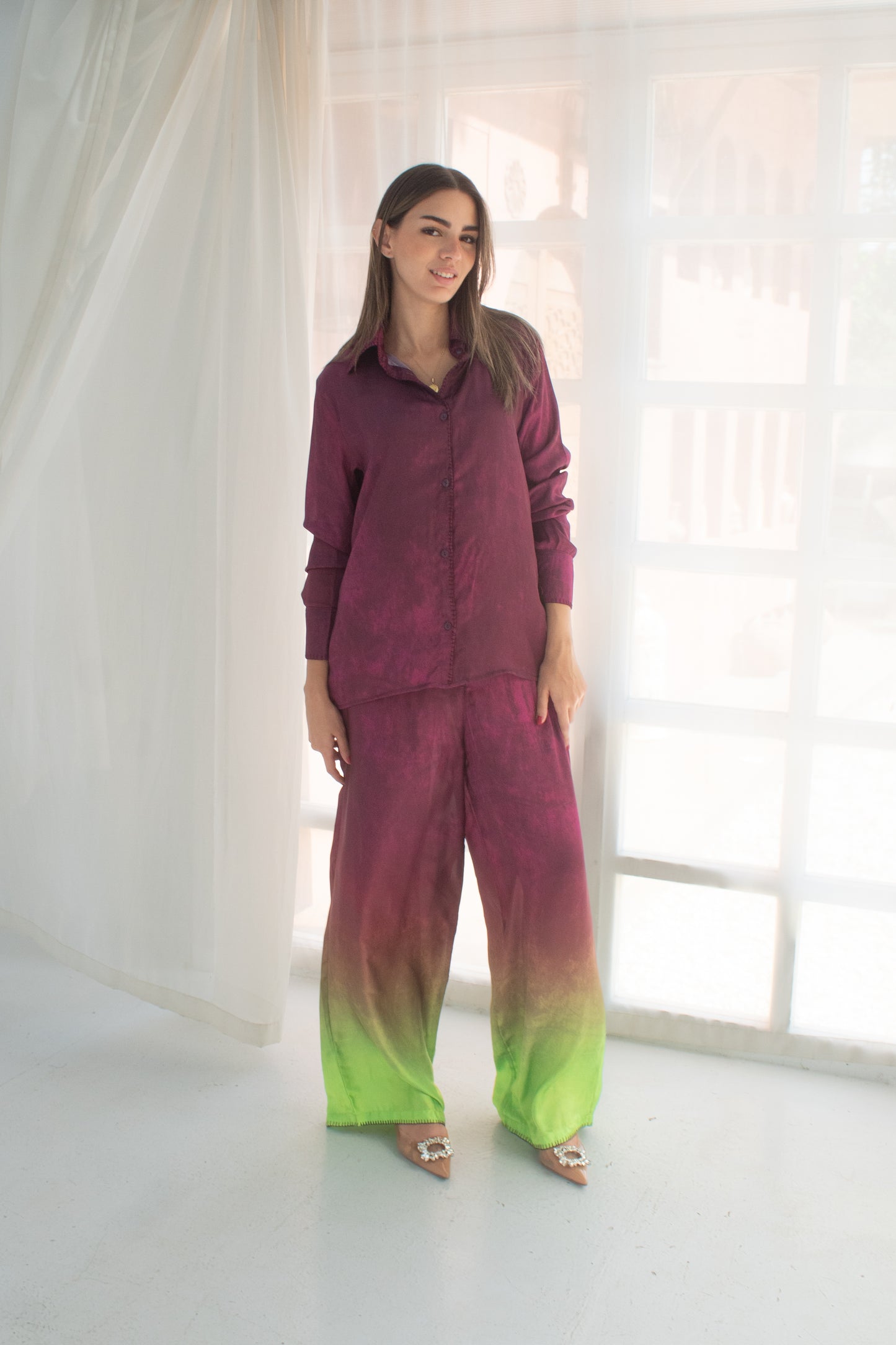 Printed light satin set in burgundy