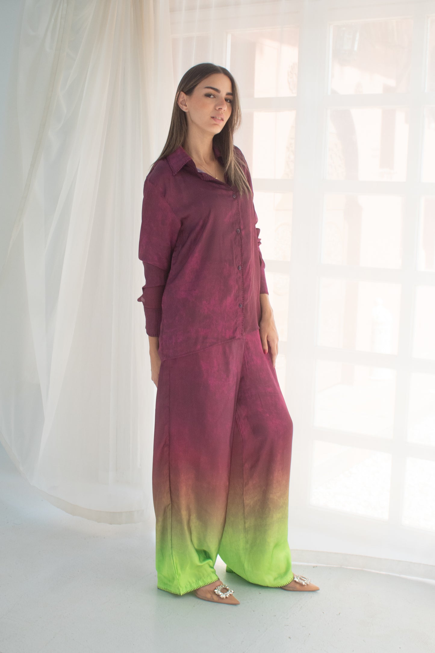 Printed light satin set in burgundy