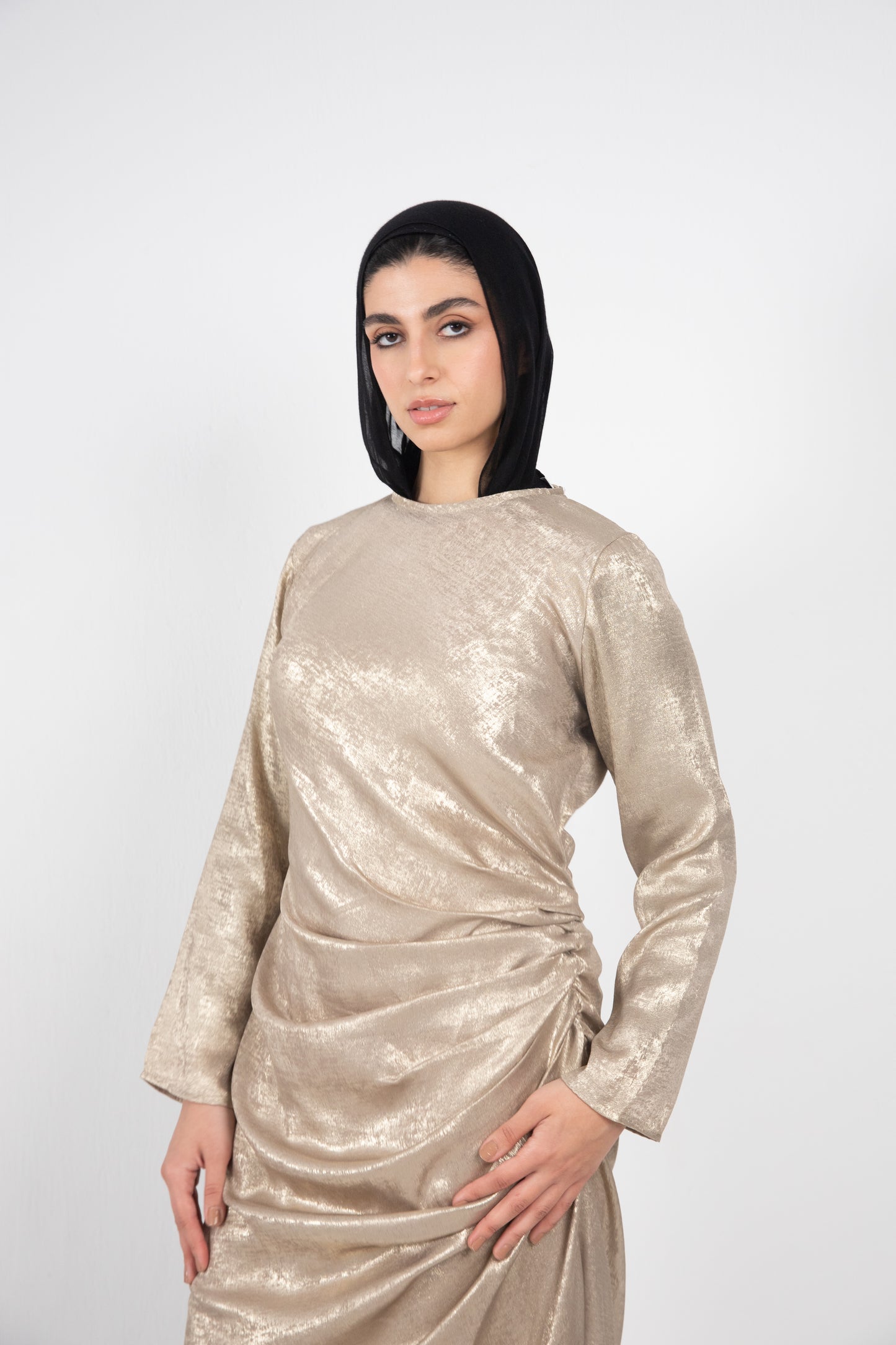 Soirée golden shimmer satin dress