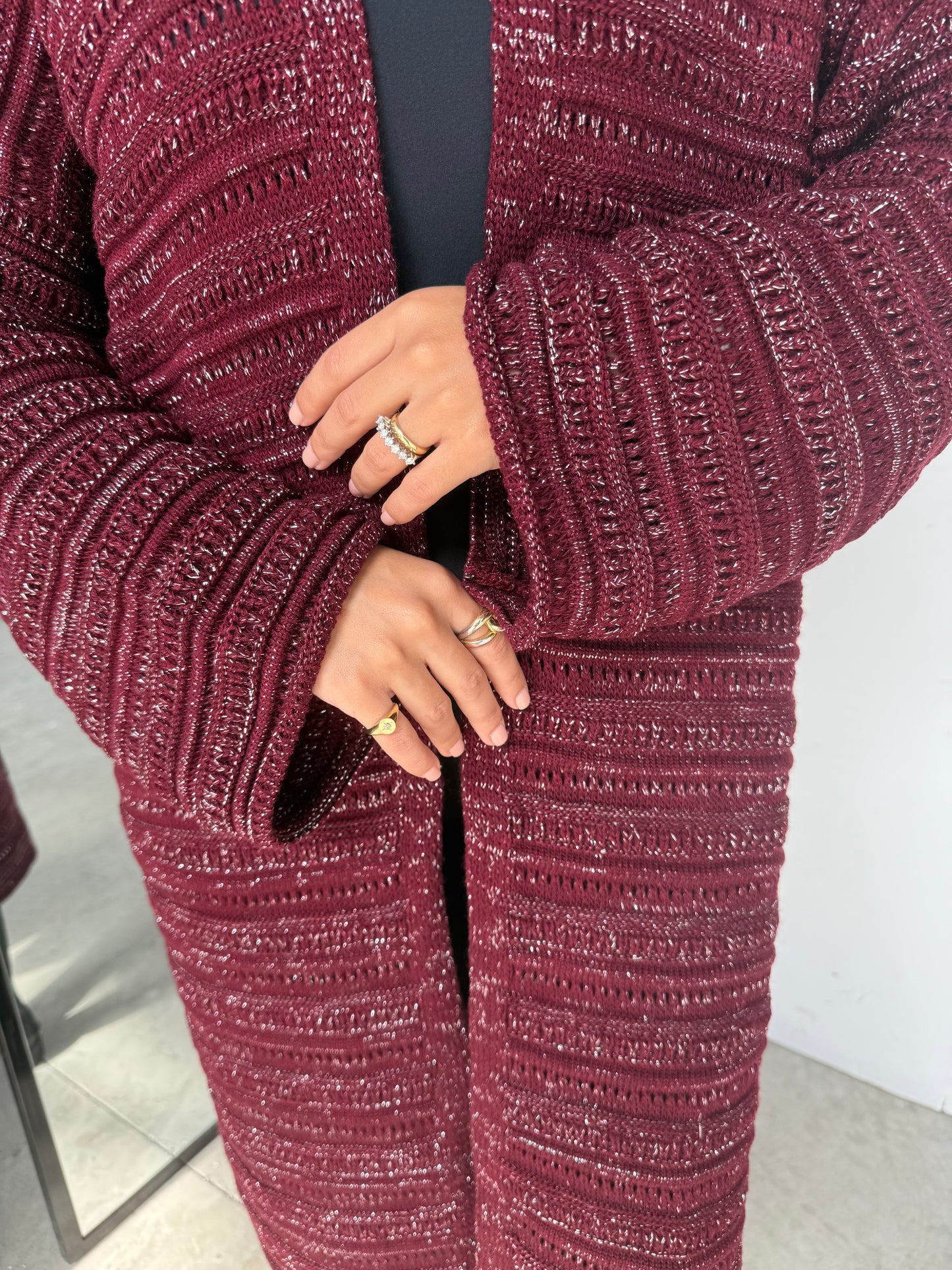 Shimmered knitted cardigan in burgundy