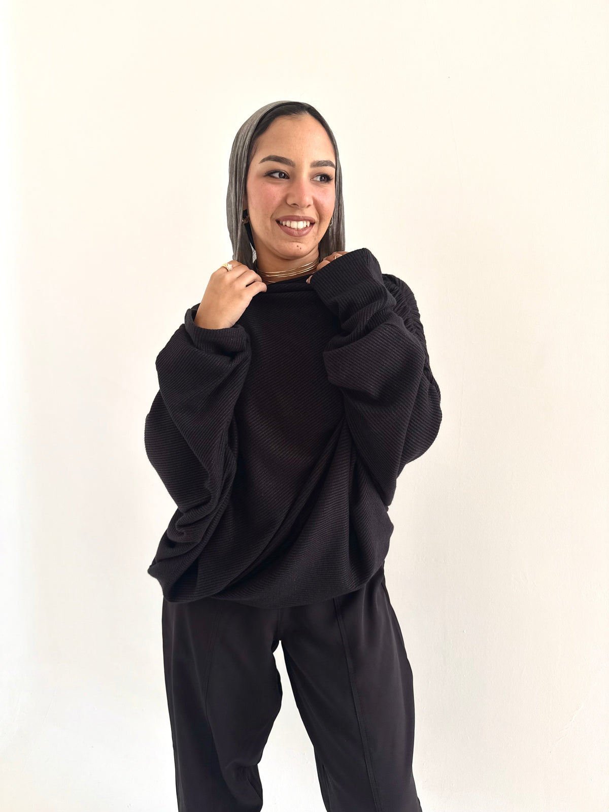 Knitted shimmered top in black
