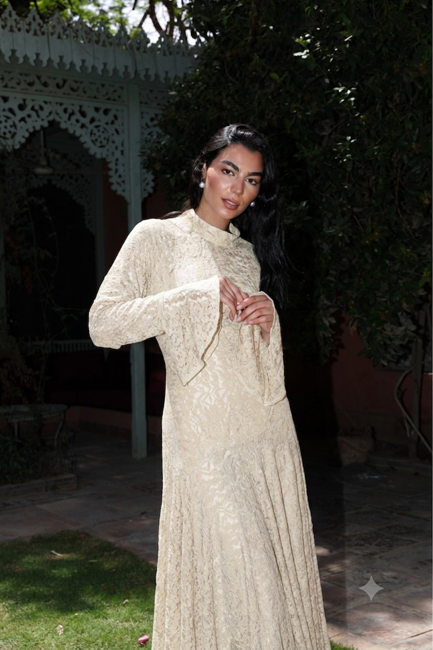 Lace star dress in off white