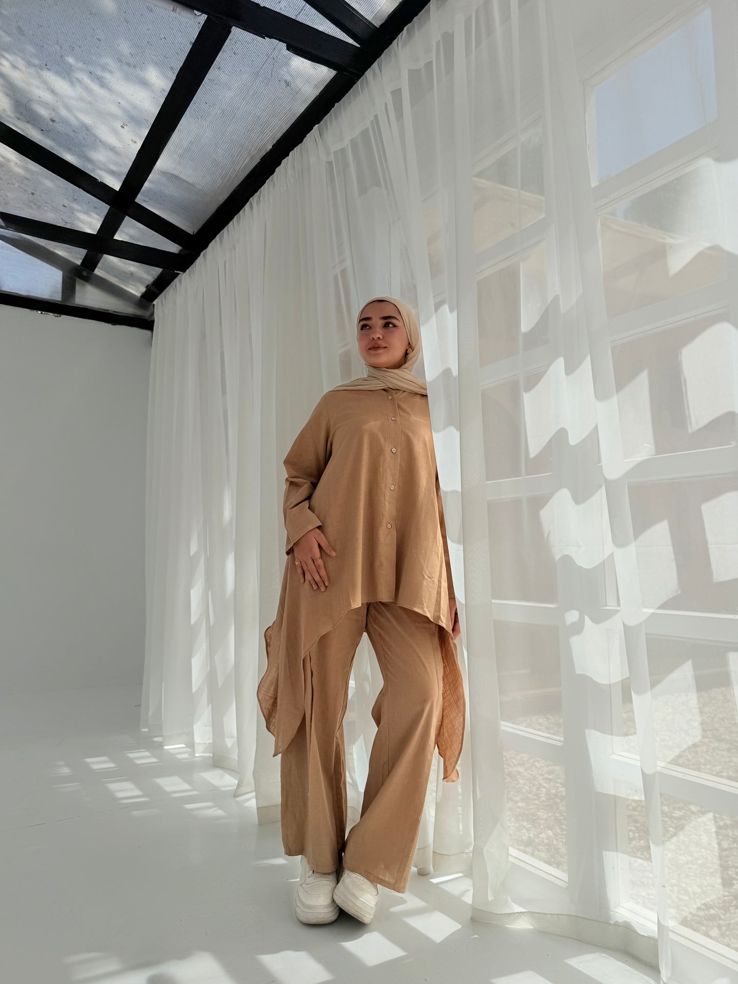 Shimmery linen set in latté color
