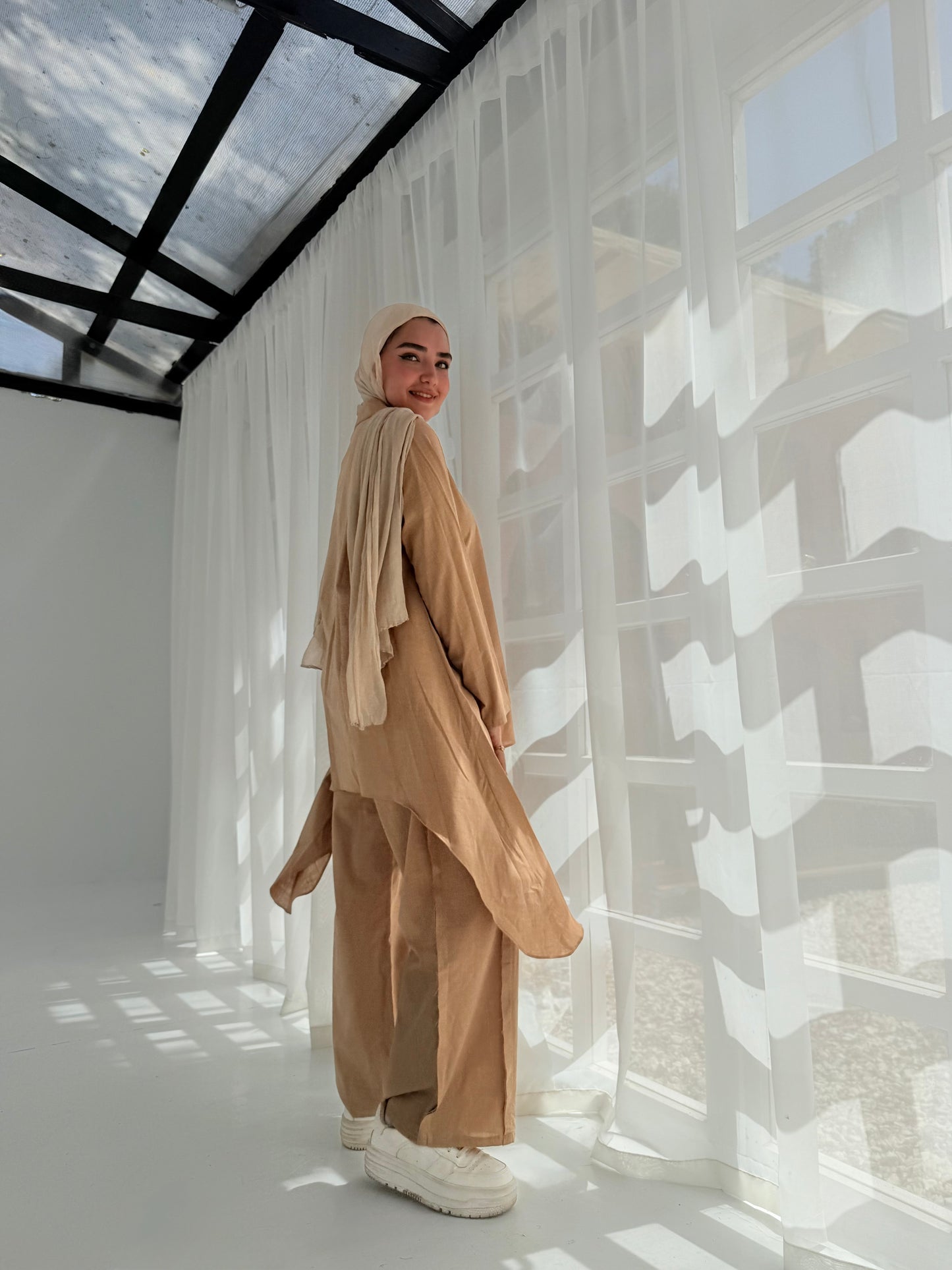 Shimmery linen set in latté color
