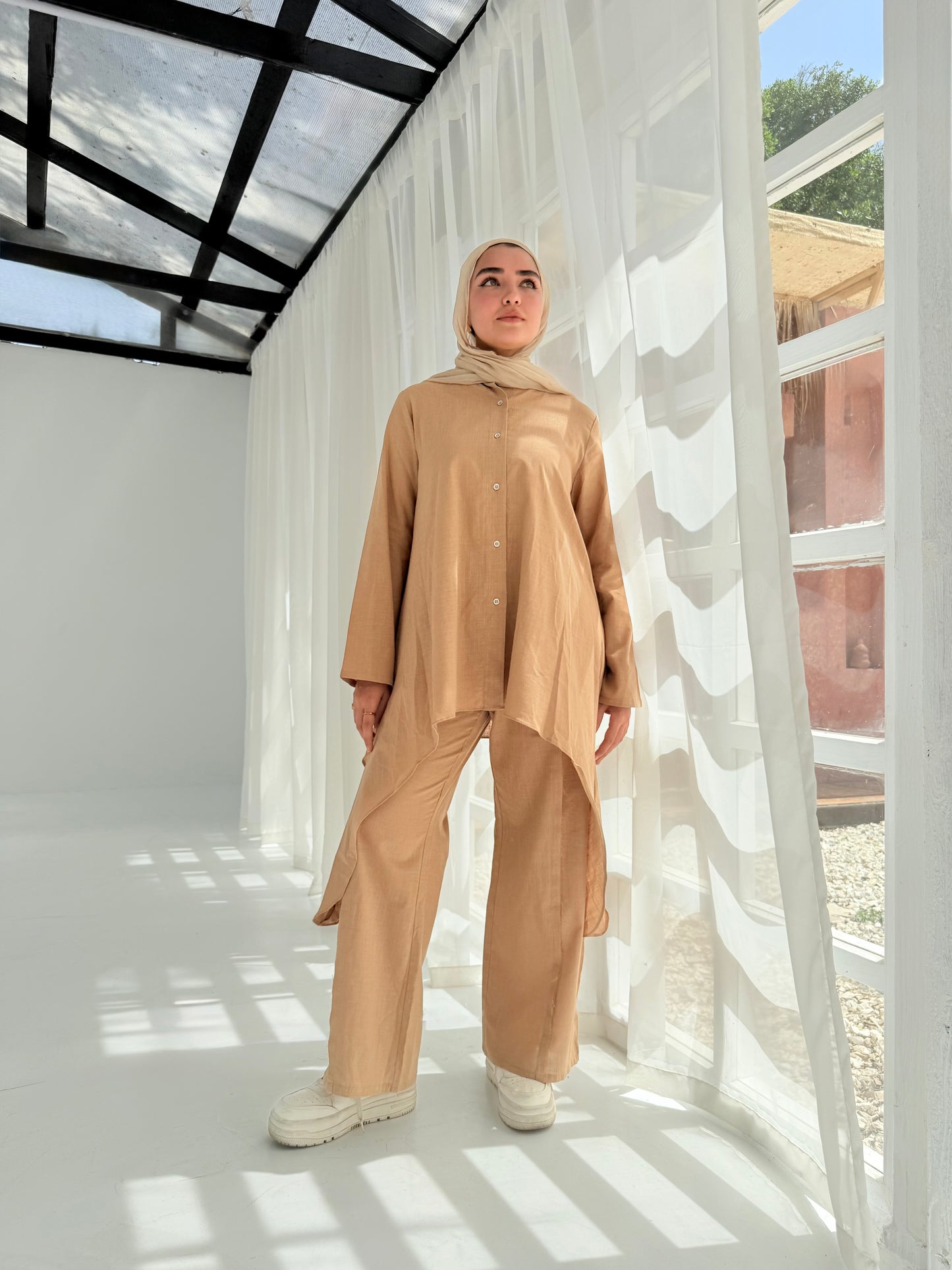 Shimmery linen set in latté color