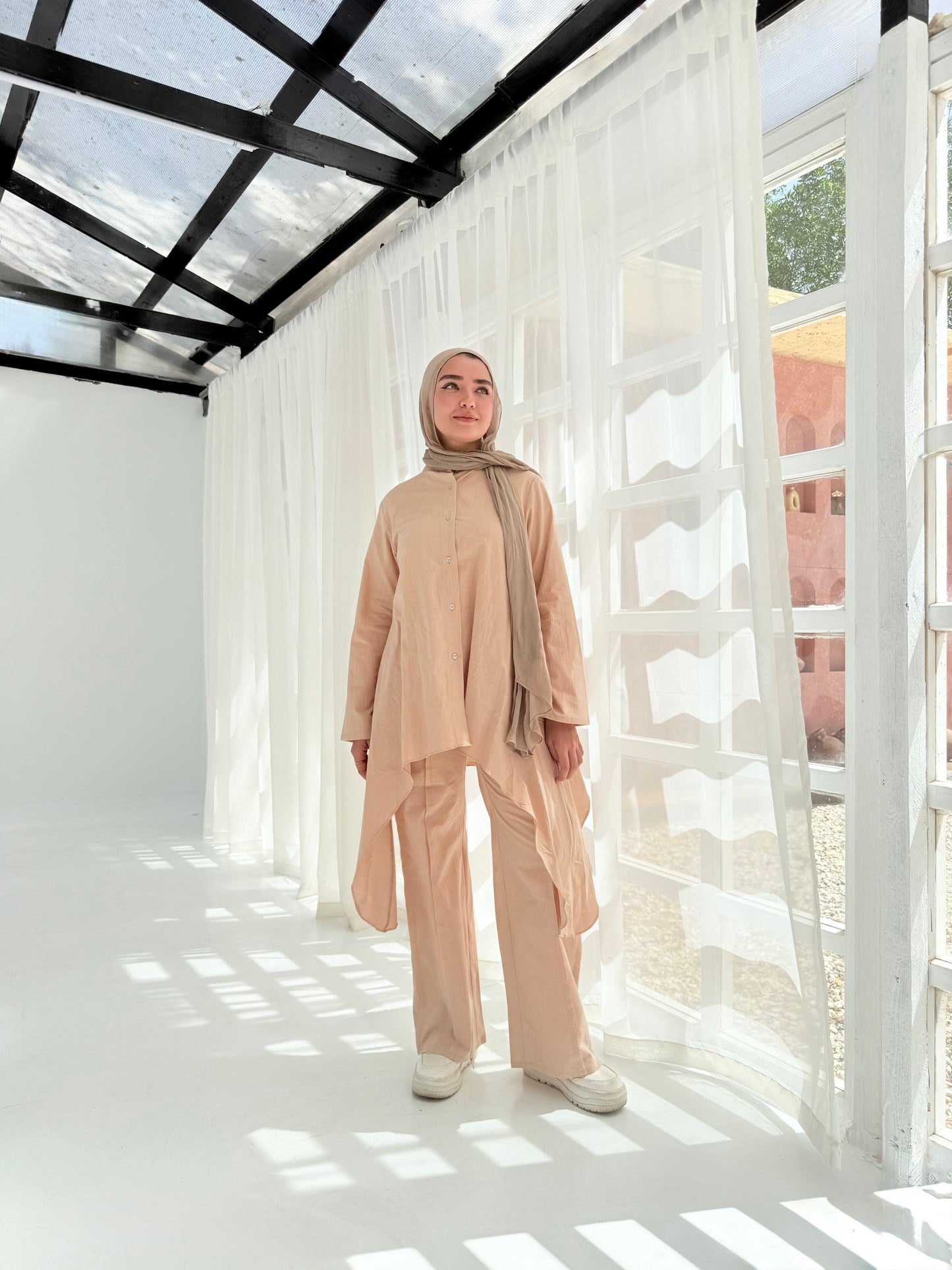 Shimmery linen set in light beige