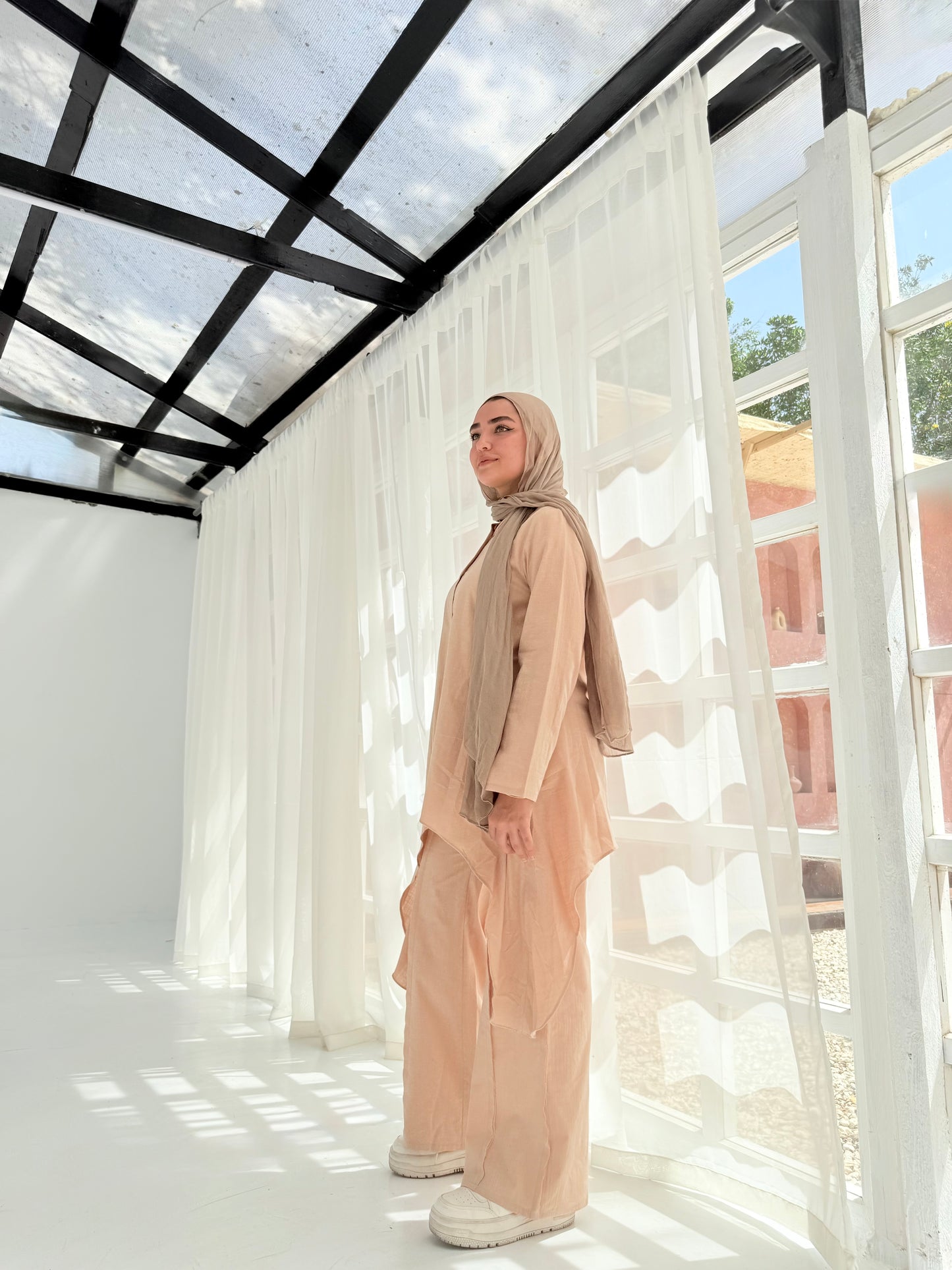Shimmery linen set in light beige