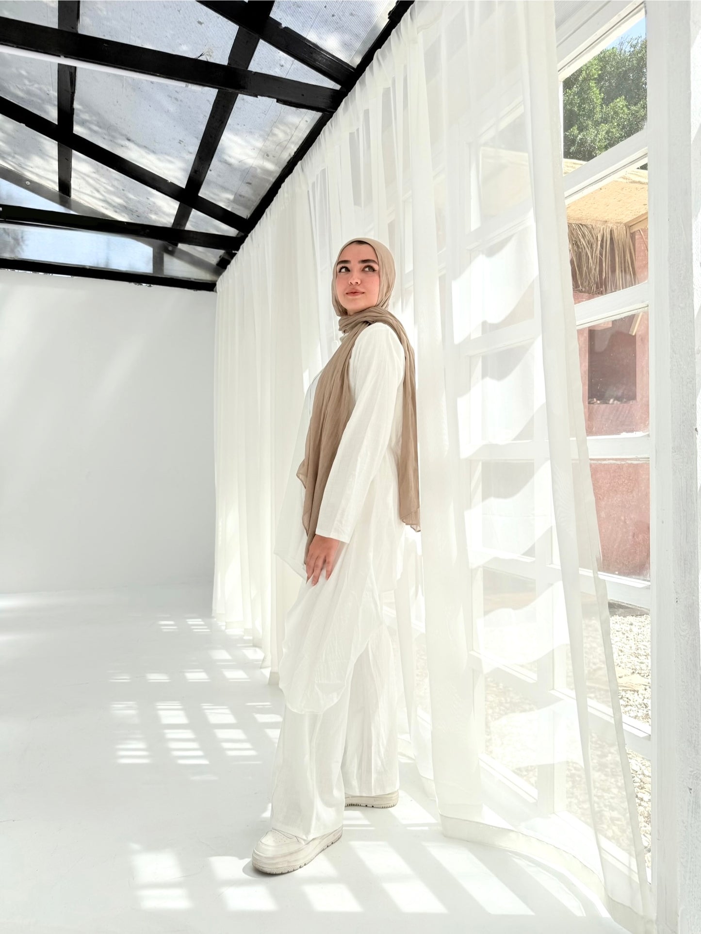Shimmery linen set in white