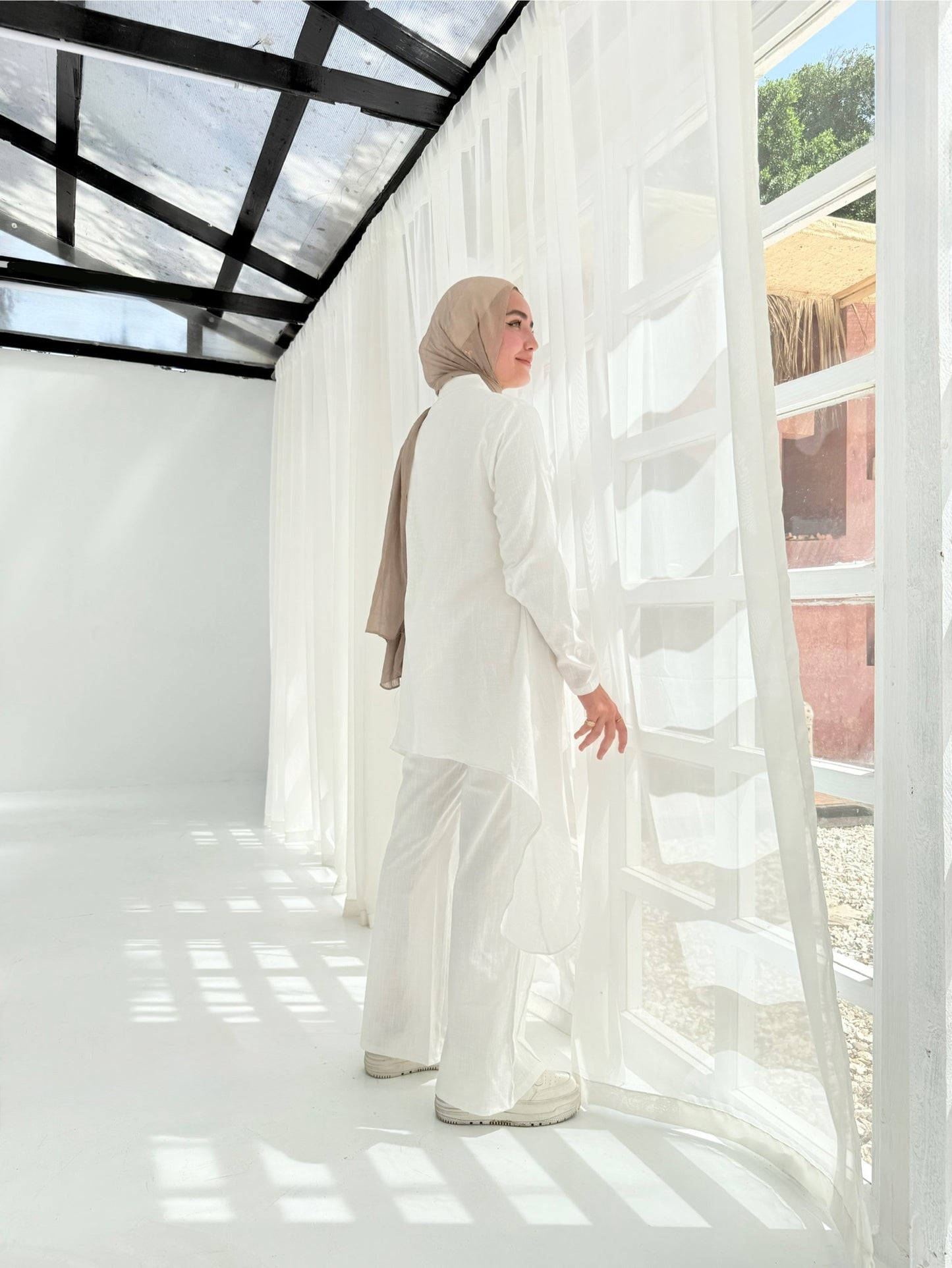Shimmery linen set in white