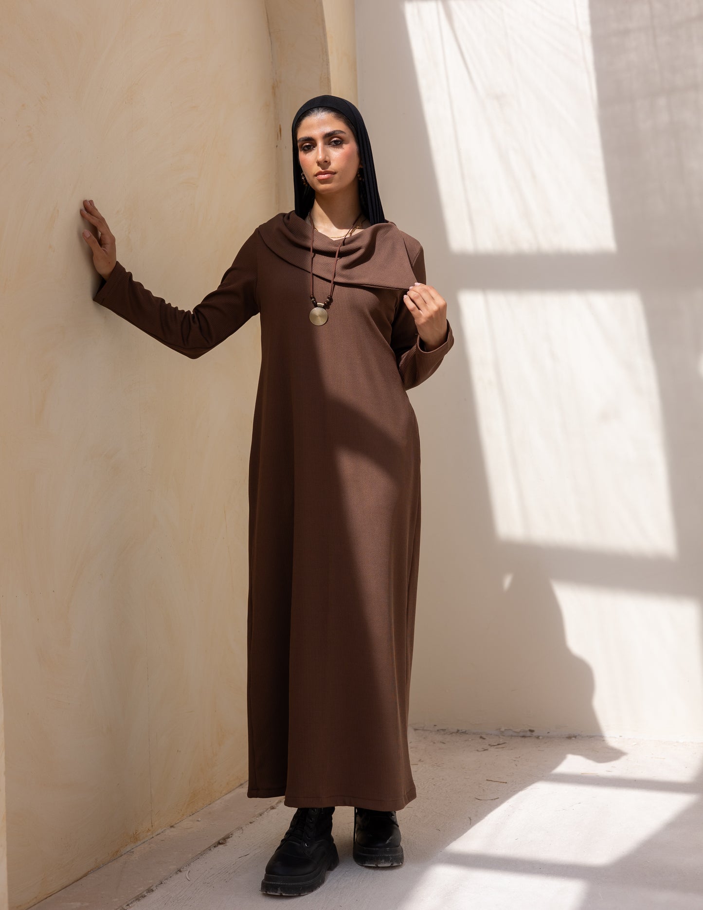 Knitted wide neck dress in brown