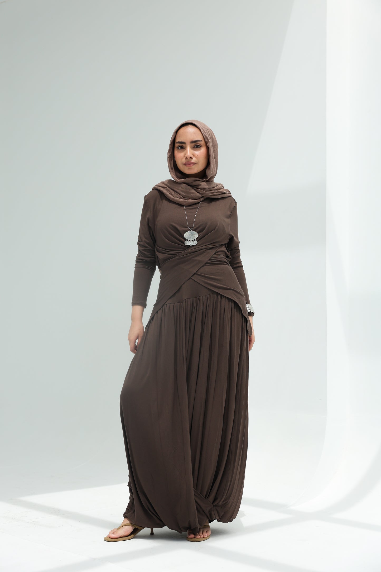 Sula set in brown