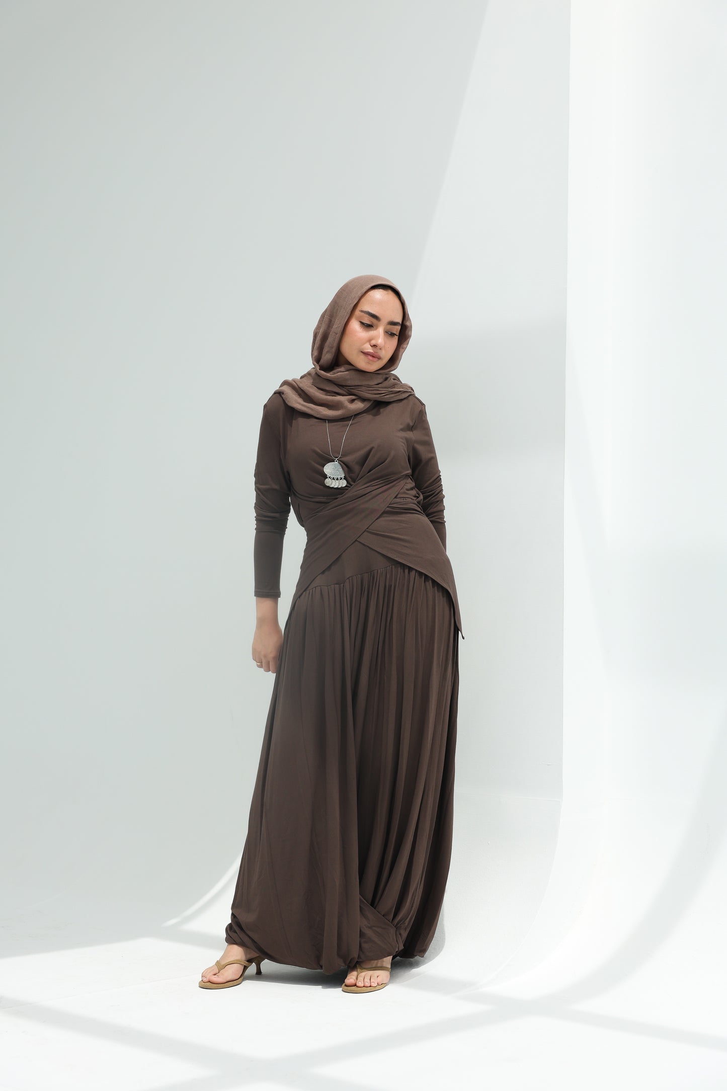 Sula set in brown