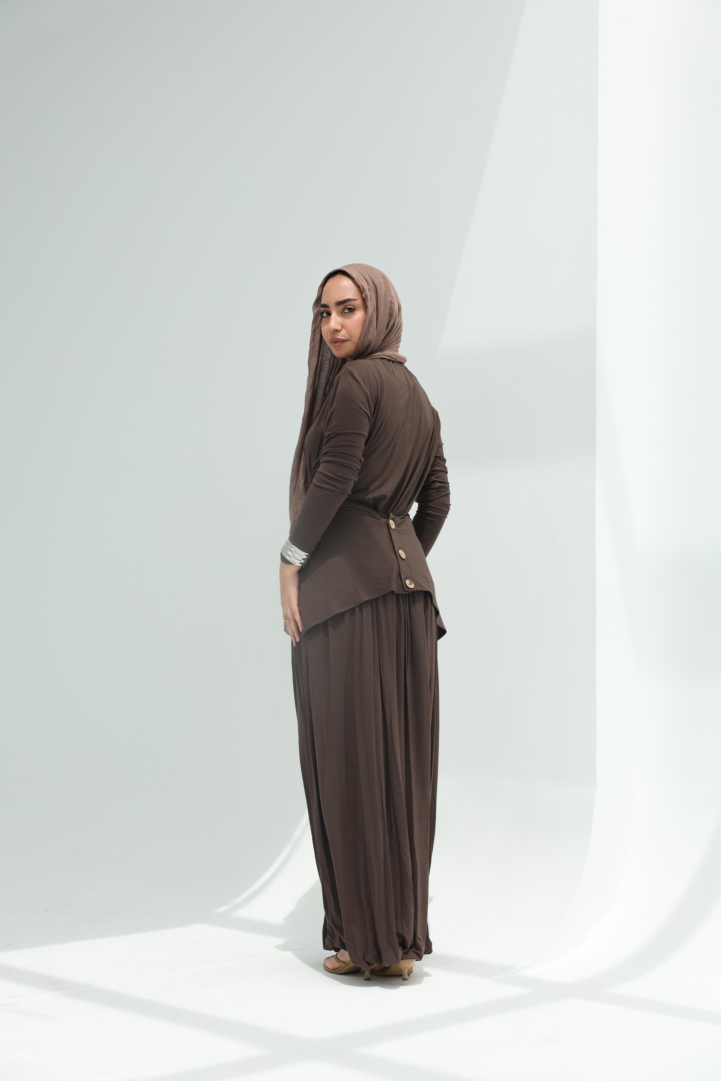 Sula set in brown