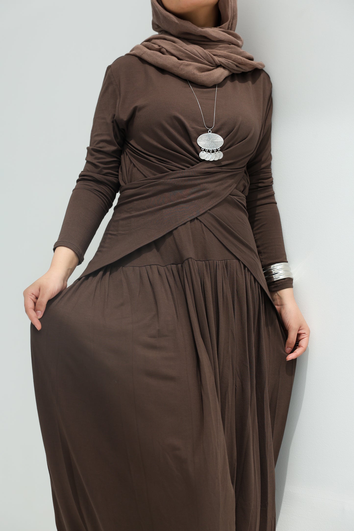 Sula set in brown