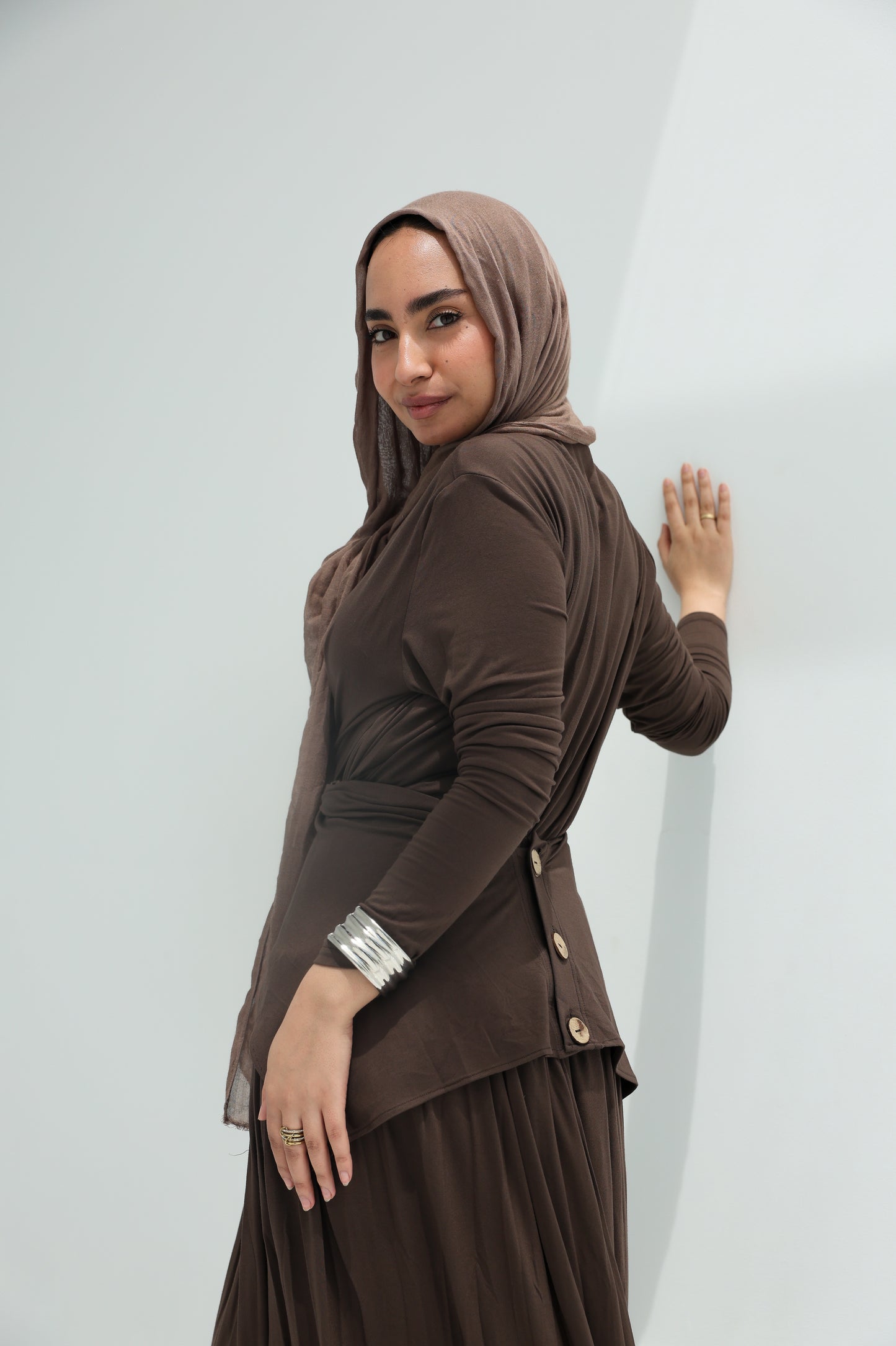Sula set in brown
