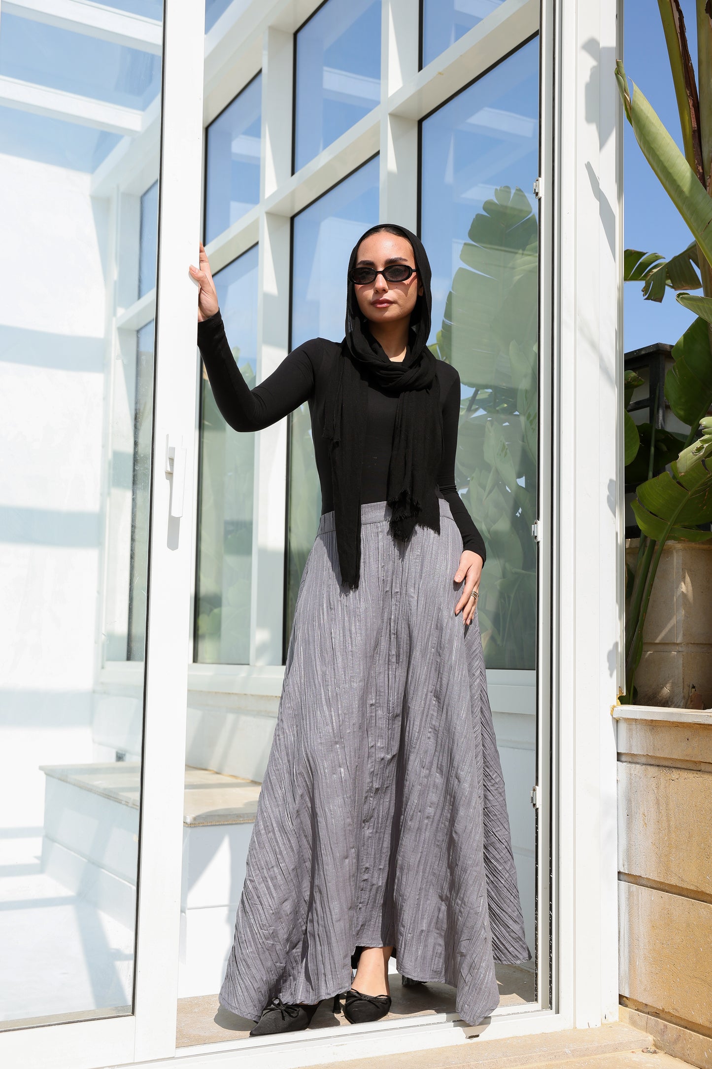 Crushed skirt in shimmered Gray  تنورة بكسرات من القطن الرمادي بلمعة خفيف