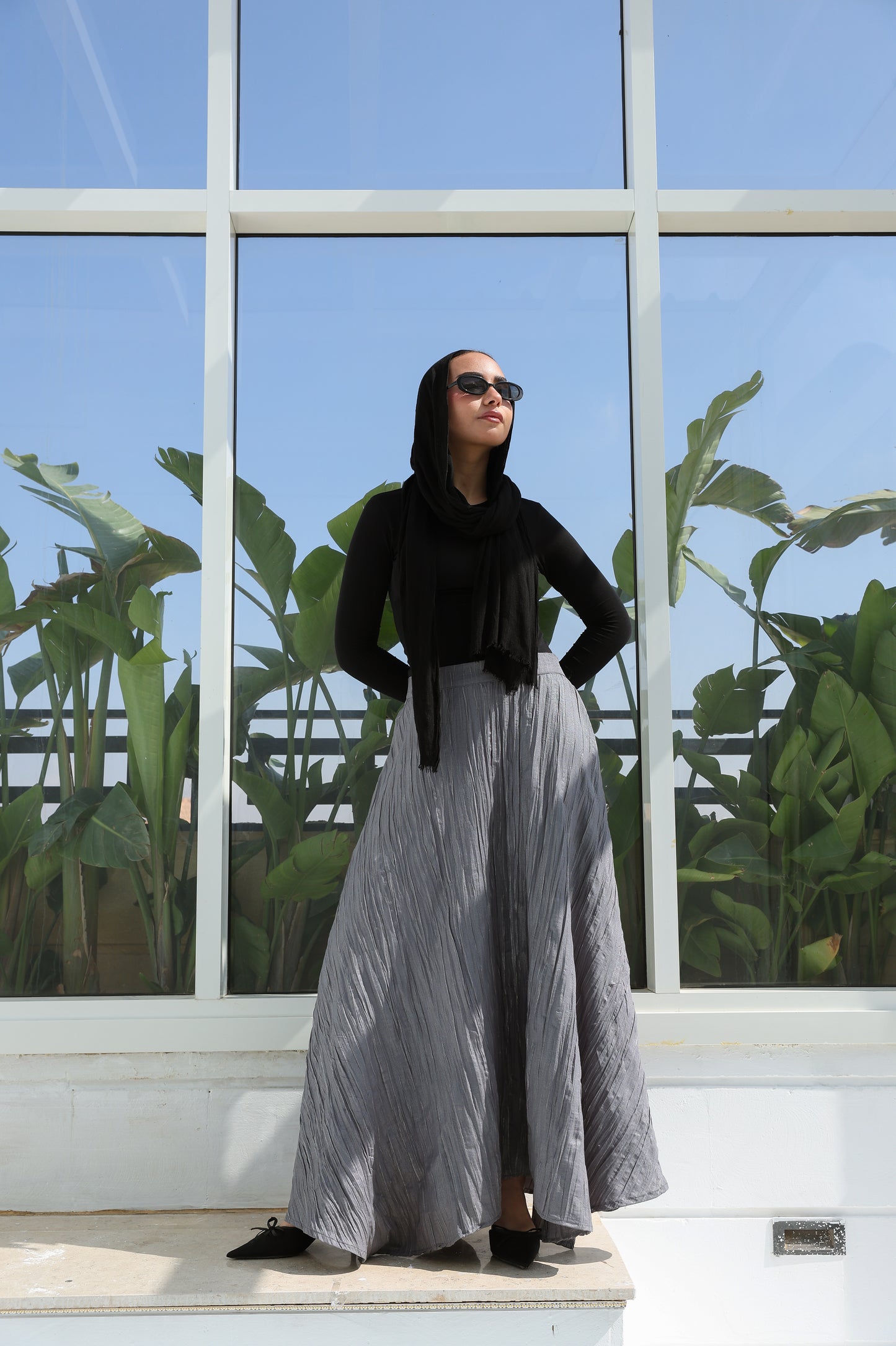 Crushed skirt in shimmered Gray  تنورة بكسرات من القطن الرمادي بلمعة خفيف