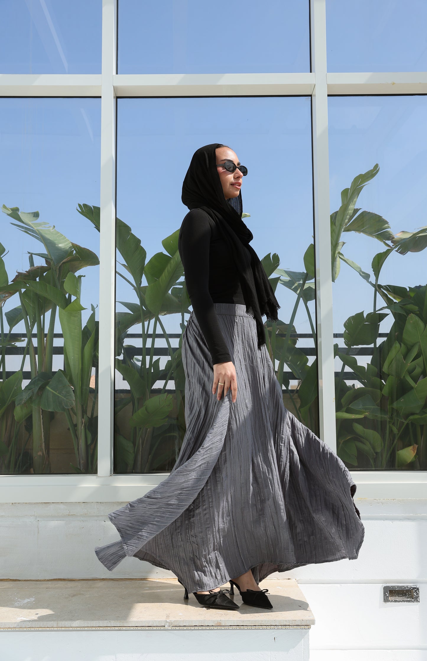 Crushed skirt in shimmered Gray  تنورة بكسرات من القطن الرمادي بلمعة خفيف