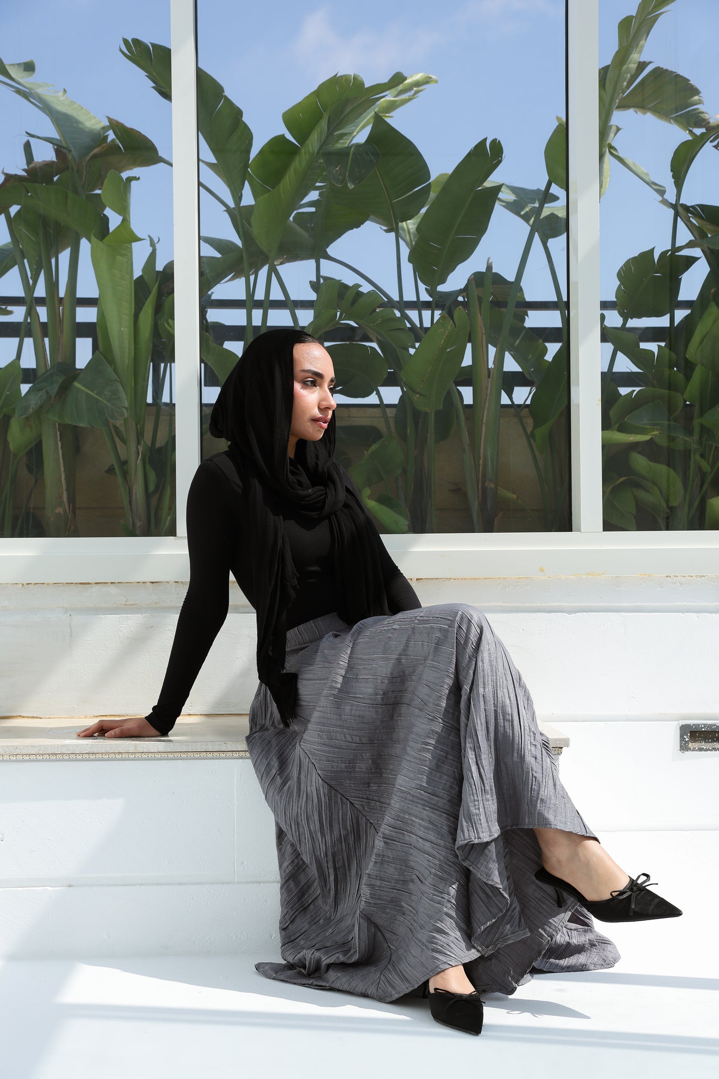 Crushed skirt in shimmered Gray  تنورة بكسرات من القطن الرمادي بلمعة خفيف
