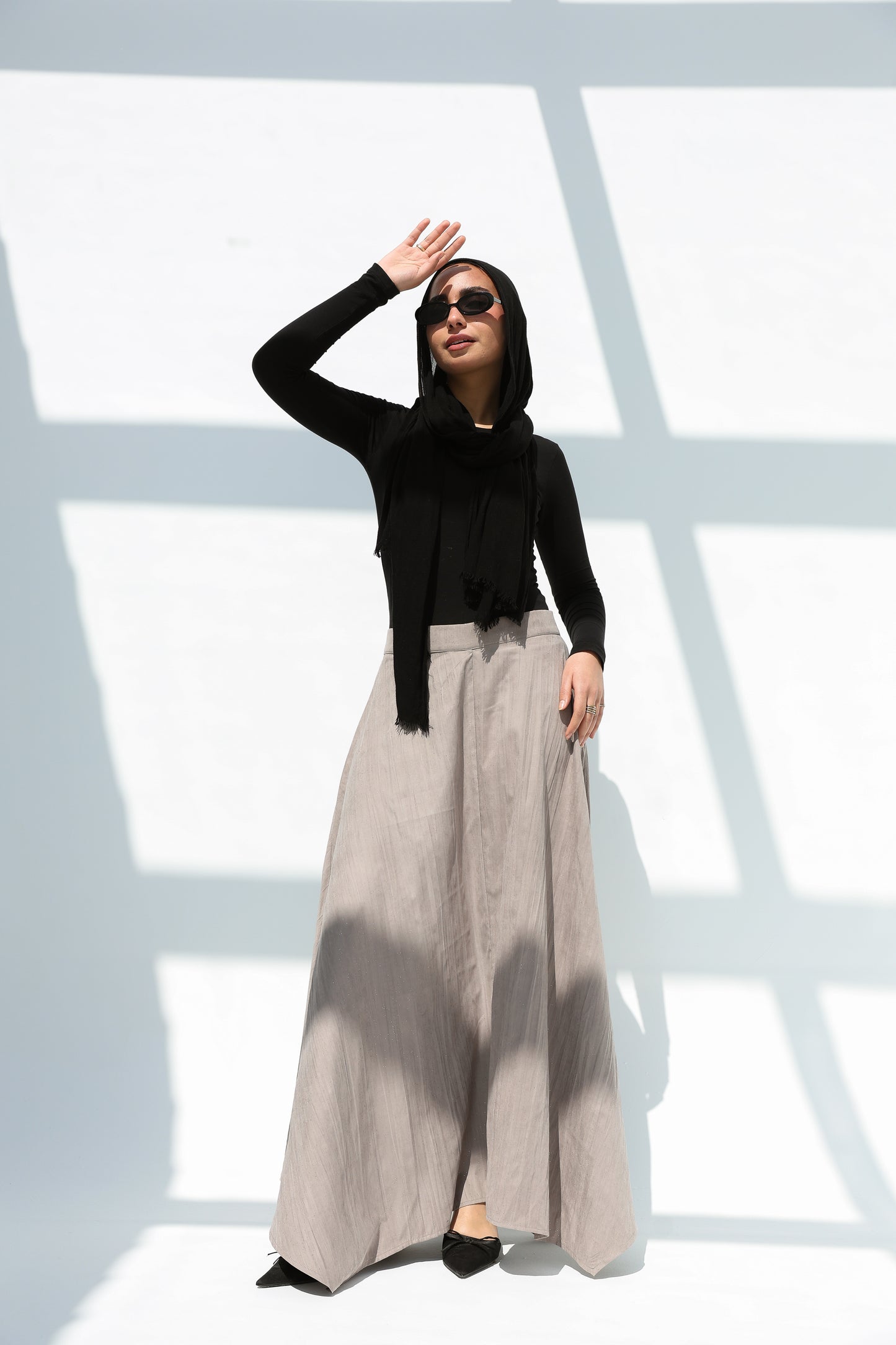 Crushed skirt in shimmered light gray تنورة بكسرات بلون الموكا بلمعة خفيف