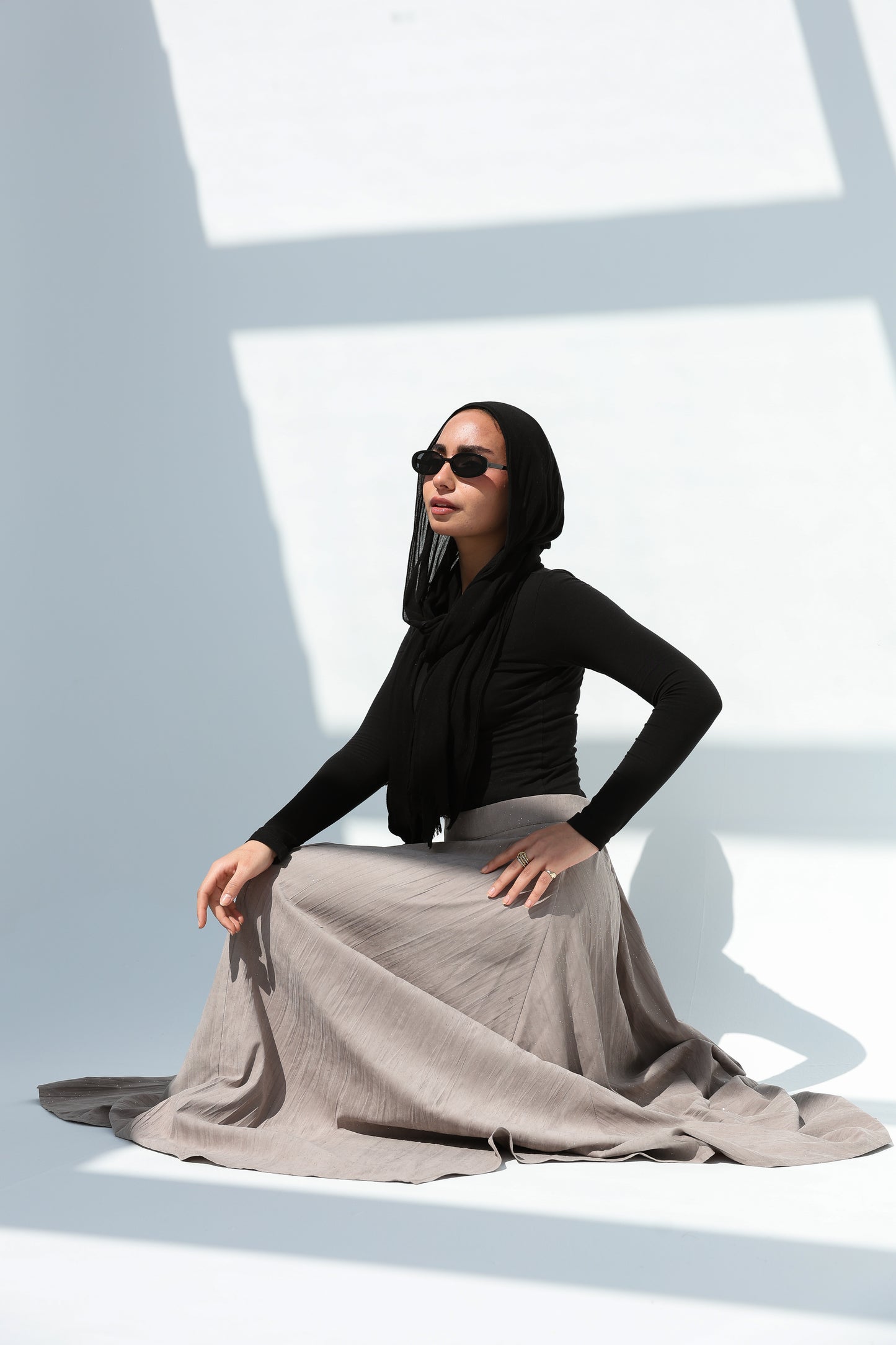 Crushed skirt in shimmered light gray تنورة بكسرات بلون الموكا بلمعة خفيف