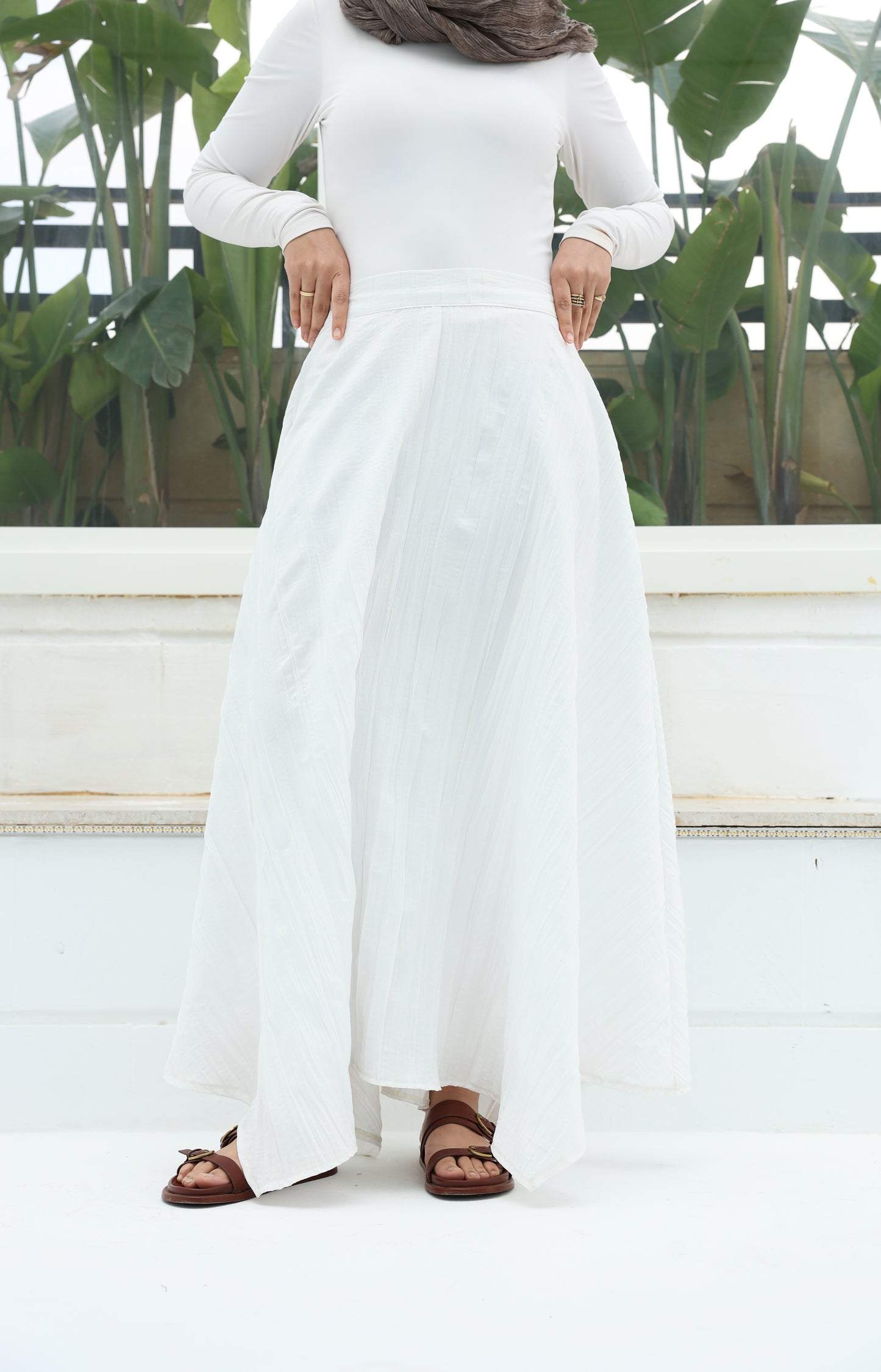 Crushed skirt in shimmered White cotton تنورة بكسرات من القطن  أبيض بلمعه خفيفه
