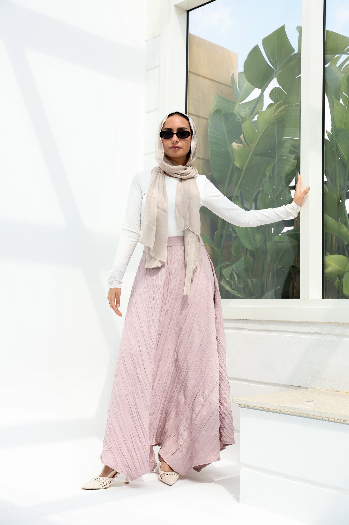 Crushed skirt in shimmered Kashmir تنورة بكسرات من القطن كشمير بلمعة خفيف