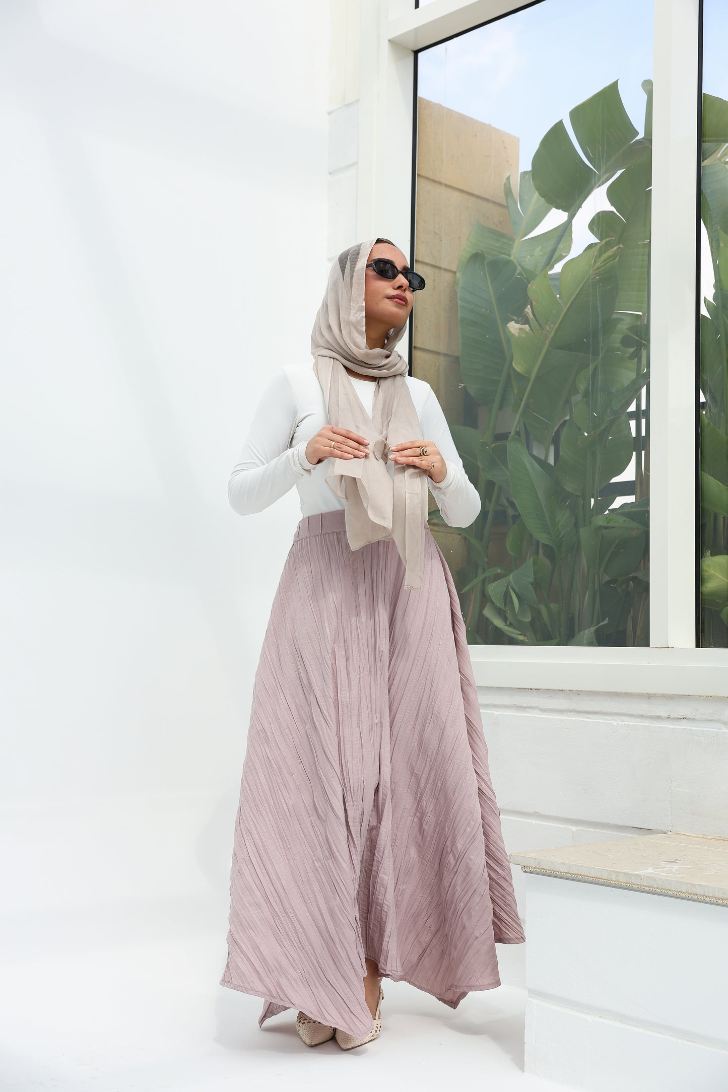 Crushed skirt in shimmered Kashmir تنورة بكسرات من القطن كشمير بلمعة خفيف