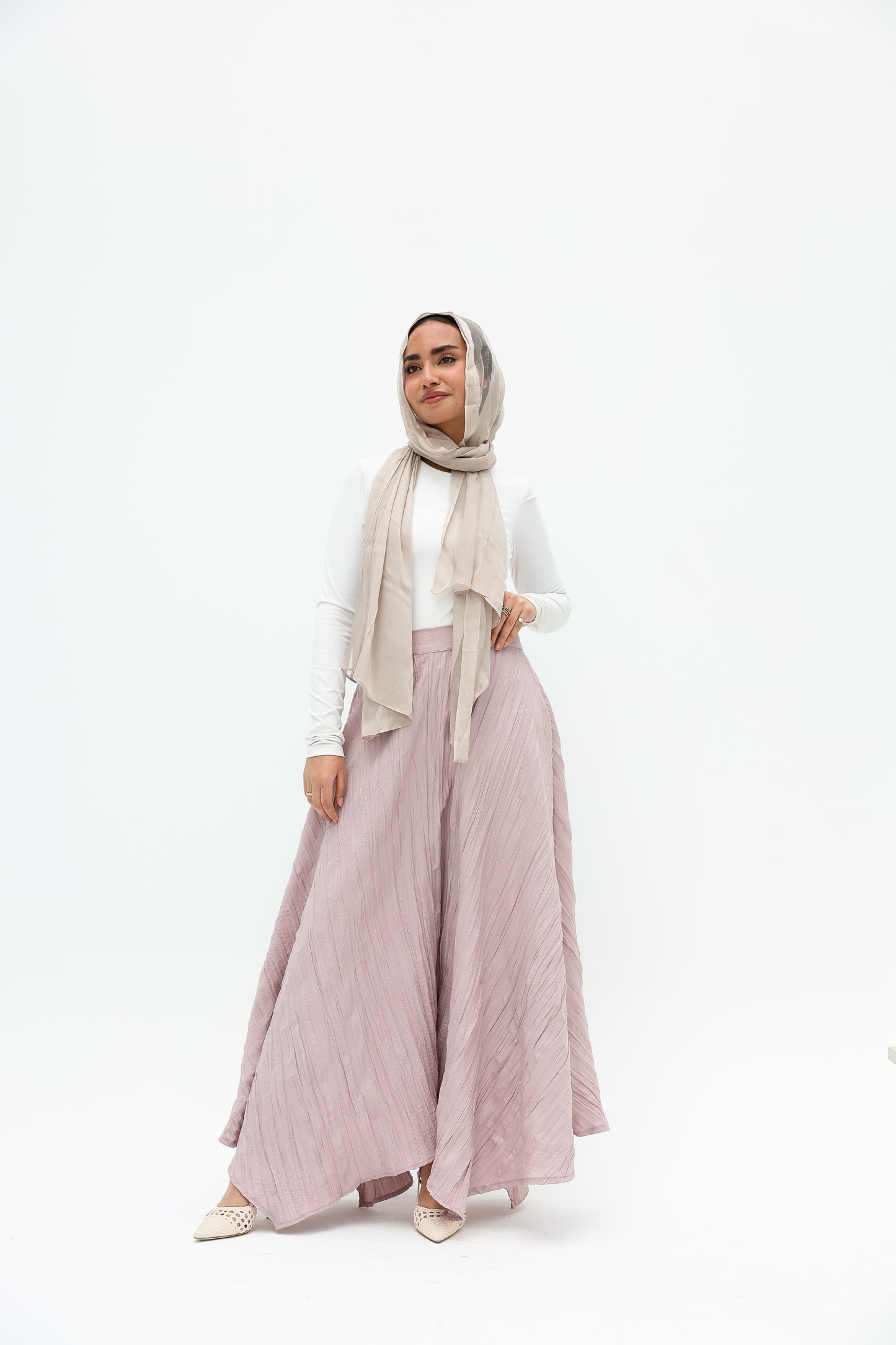 Crushed skirt in shimmered Kashmir تنورة بكسرات من القطن كشمير بلمعة خفيف