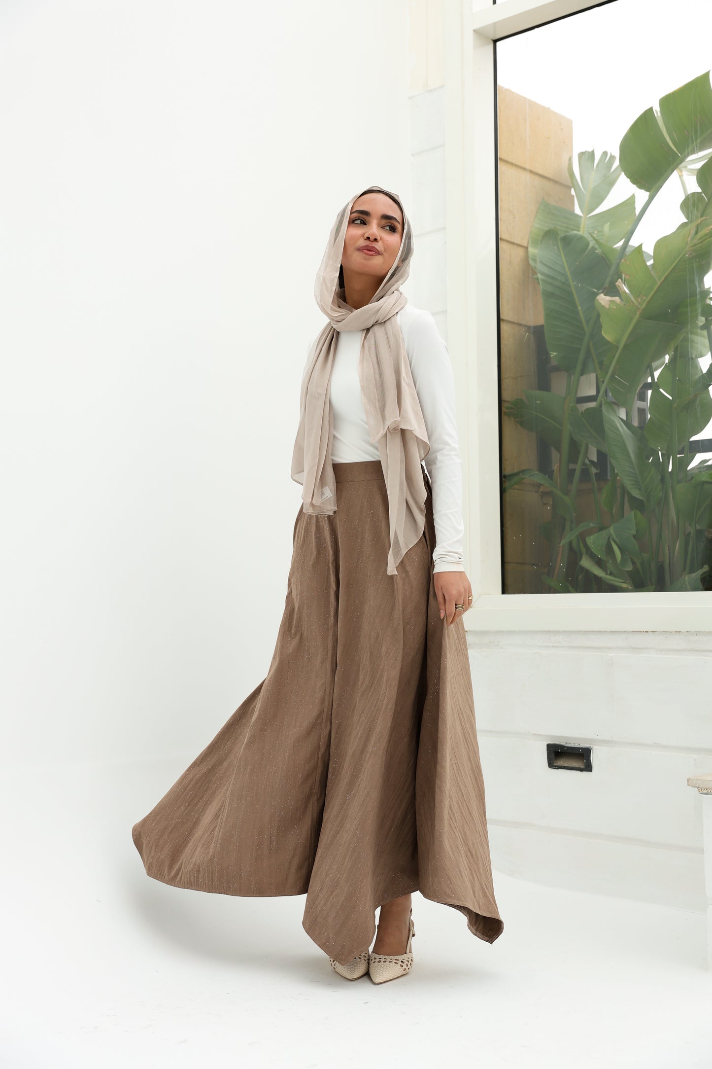 Crushed skirt in shimmered mocha تنورة بكسرات بلون الموكا بلمعة خفيفه