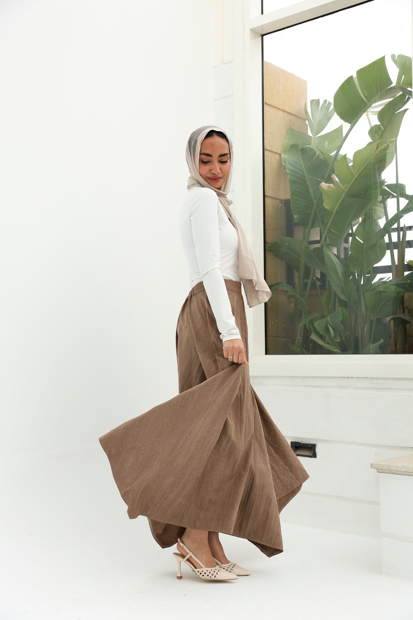 Crushed skirt in shimmered mocha تنورة بكسرات بلون الموكا بلمعة خفيفه