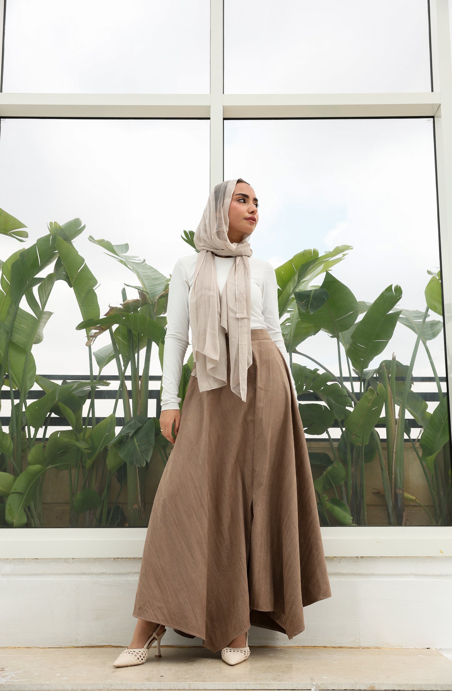 Crushed skirt in shimmered mocha تنورة بكسرات بلون الموكا بلمعة خفيفه
