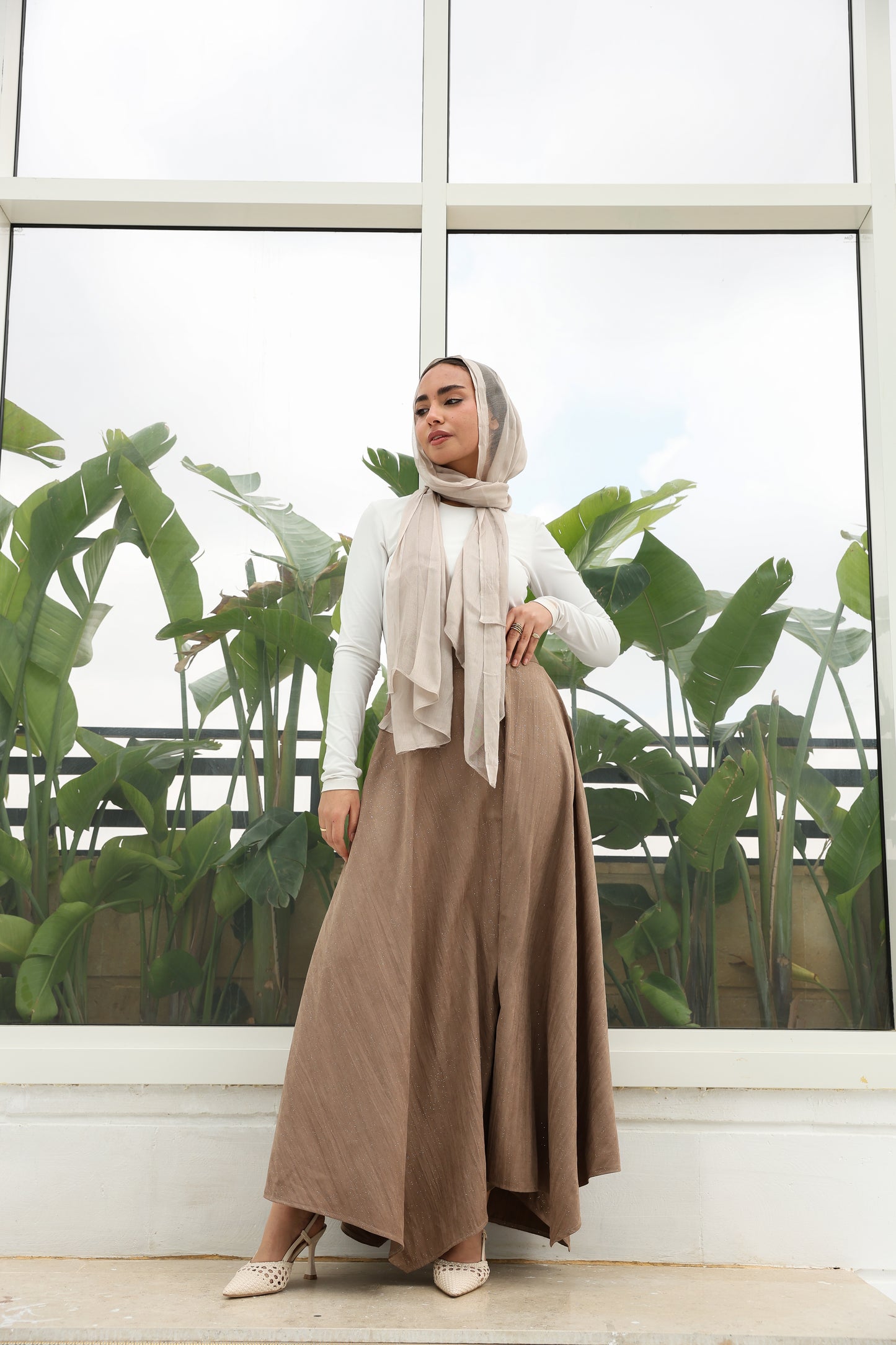 Crushed skirt in shimmered mocha تنورة بكسرات بلون الموكا بلمعة خفيفه
