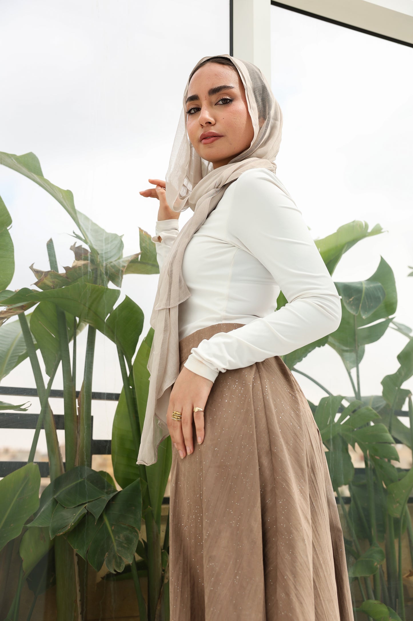 Crushed skirt in shimmered mocha تنورة بكسرات بلون الموكا بلمعة خفيفه