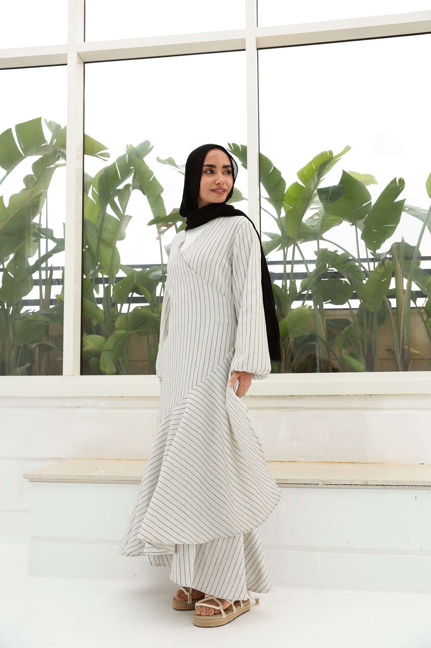 Wrap striped linen in beige   فستان كتان مخطط بلون البيج بنمط اللف