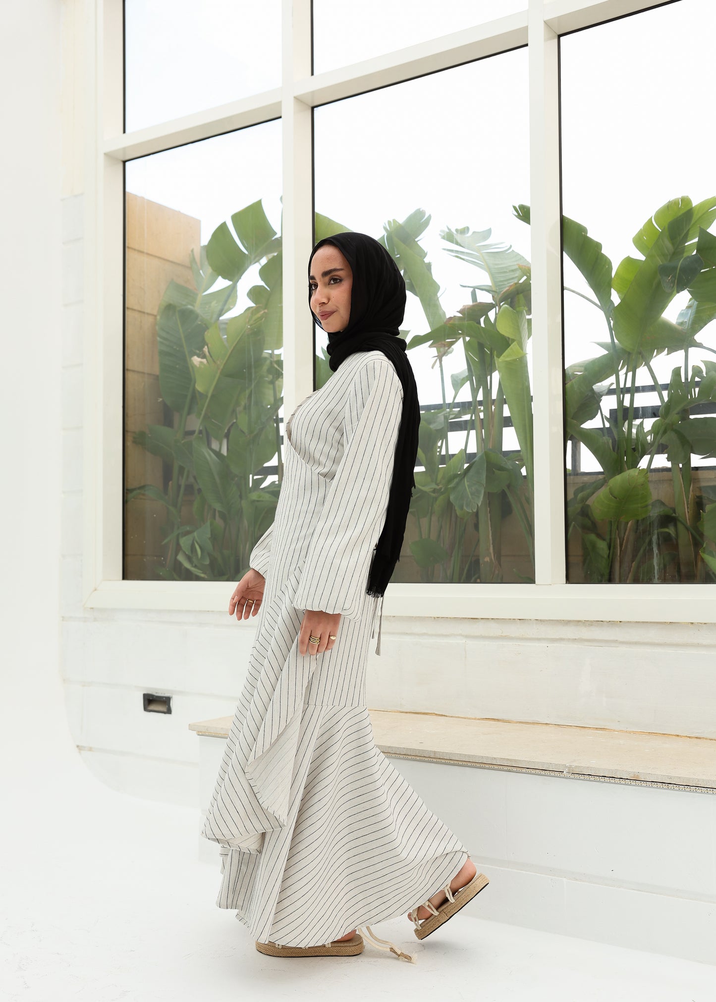 Wrap striped linen in beige   فستان كتان مخطط بلون البيج بنمط اللف