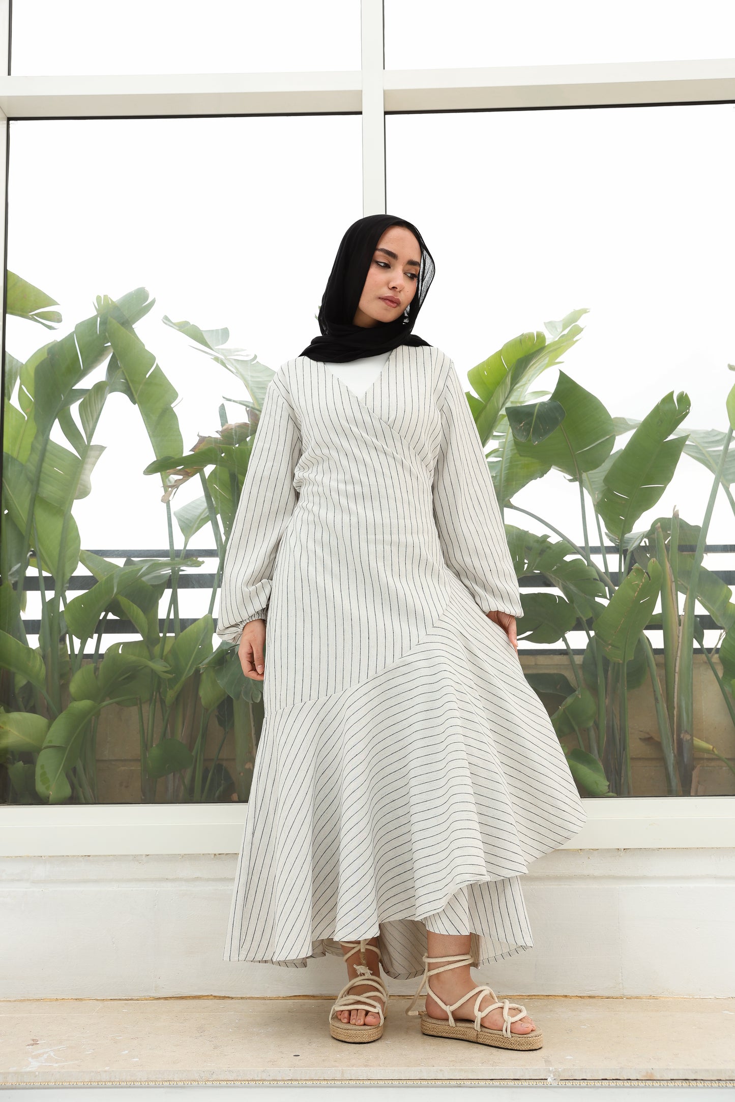 Wrap striped linen in beige   فستان كتان مخطط بلون البيج بنمط اللف