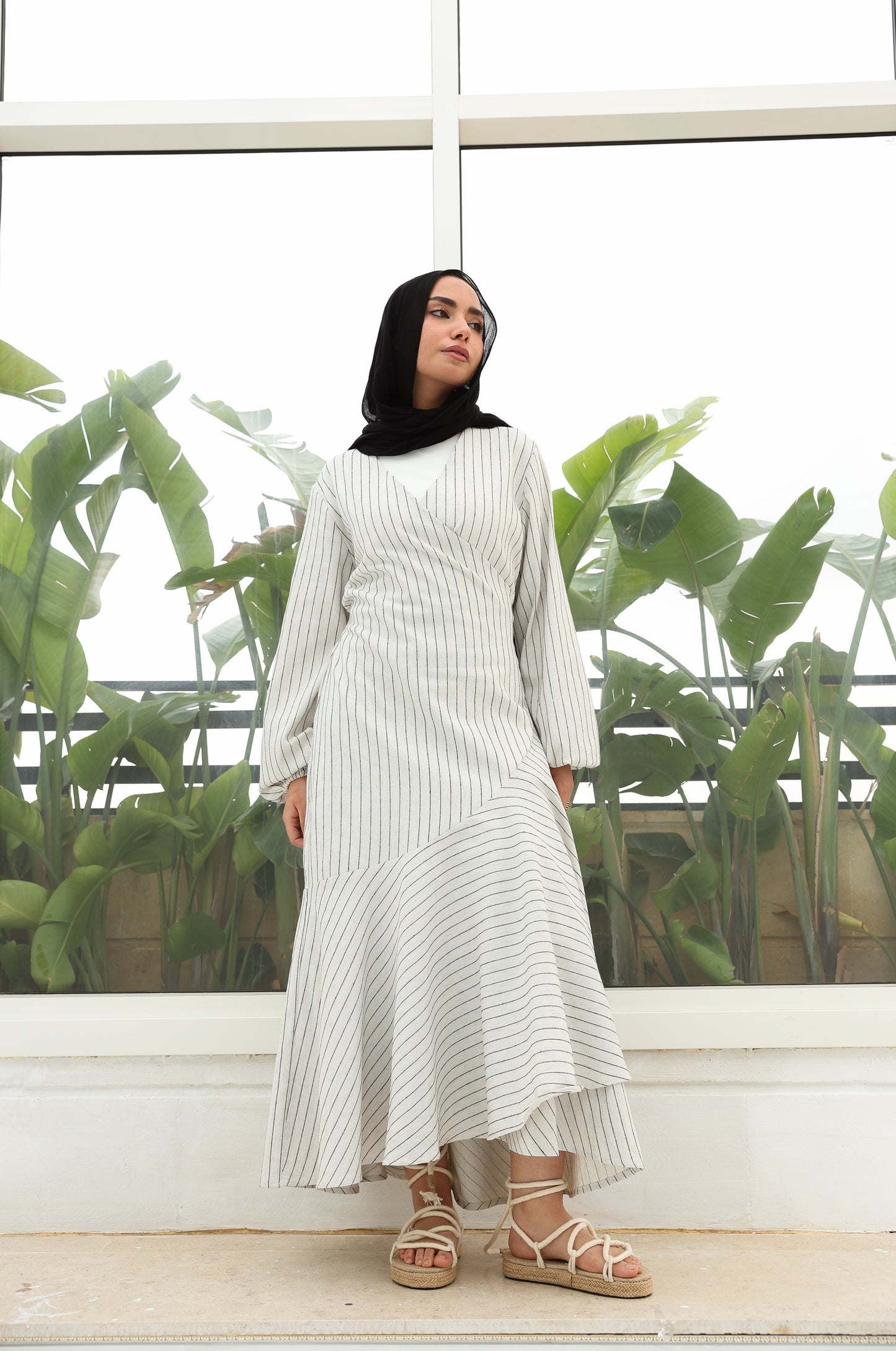 Wrap striped linen in beige   فستان كتان مخطط بلون البيج بنمط اللف