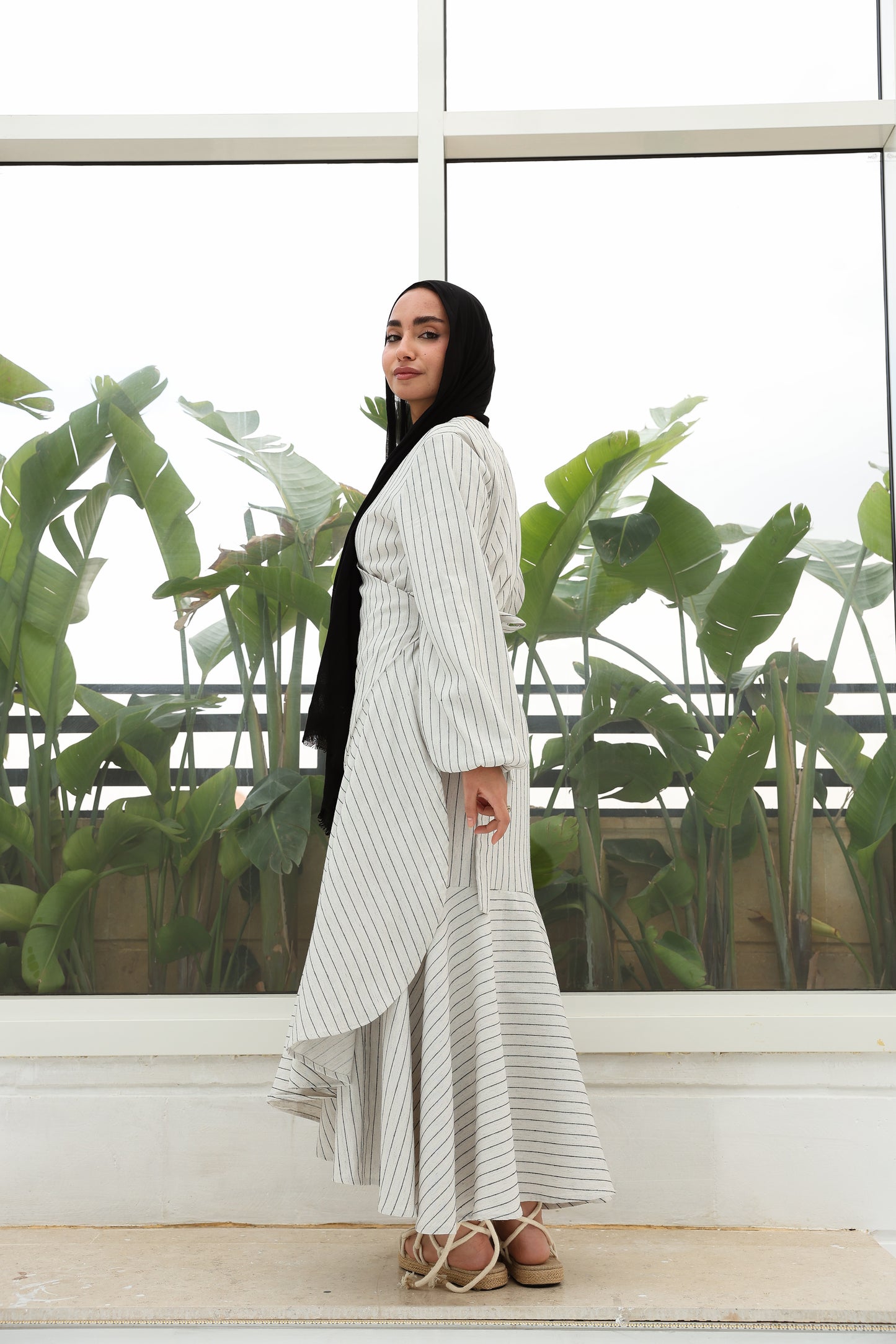 Wrap striped linen in beige   فستان كتان مخطط بلون البيج بنمط اللف