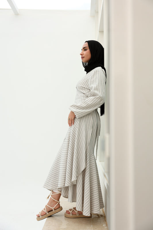 Wrap striped linen in beige   فستان كتان مخطط بلون البيج بنمط اللف