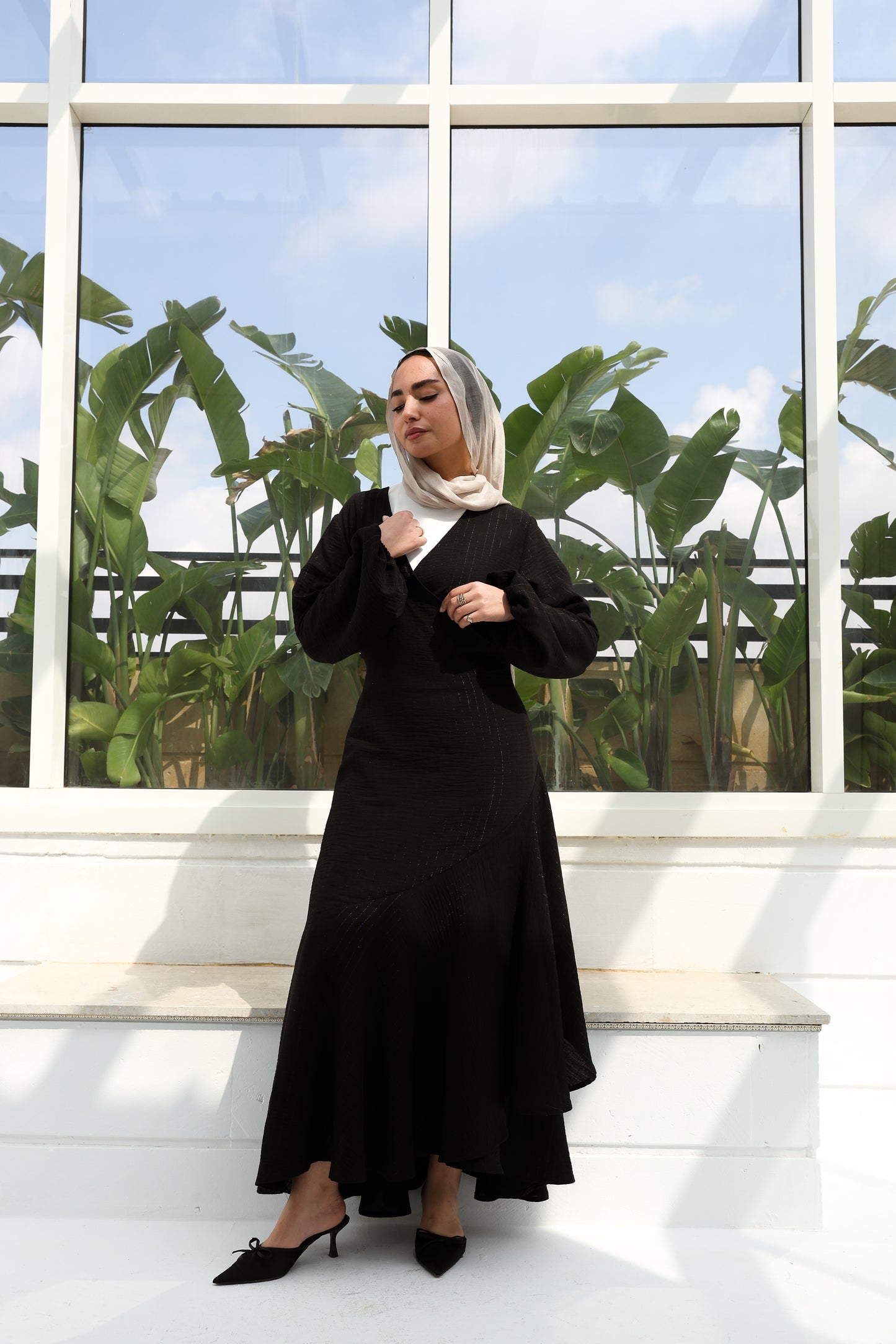 Wrap striped linen in black   فستان كتان مخطط بلون الاسود بنمط اللف