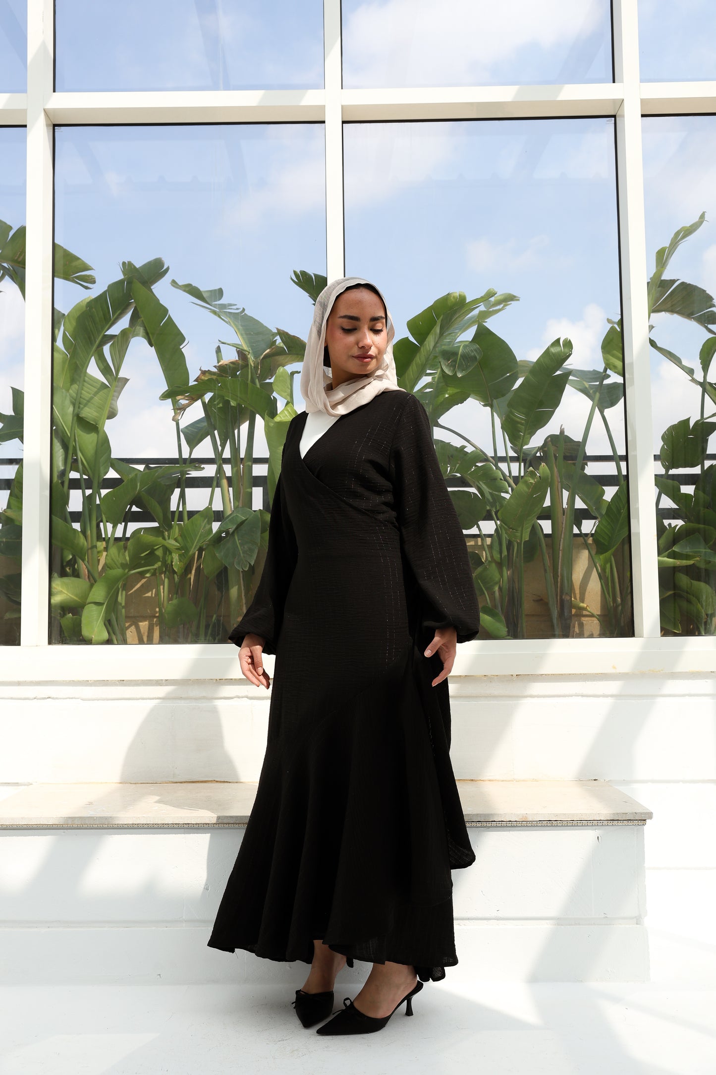 Wrap striped linen in black   فستان كتان مخطط بلون الاسود بنمط اللف