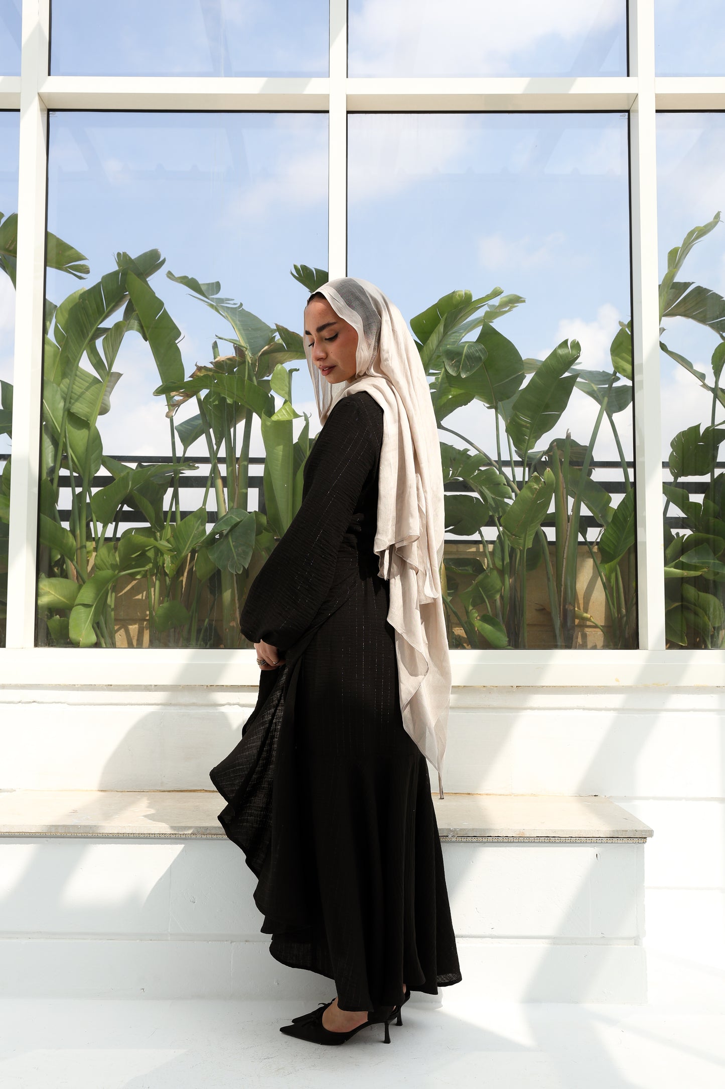 Wrap striped linen in black   فستان كتان مخطط بلون الاسود بنمط اللف