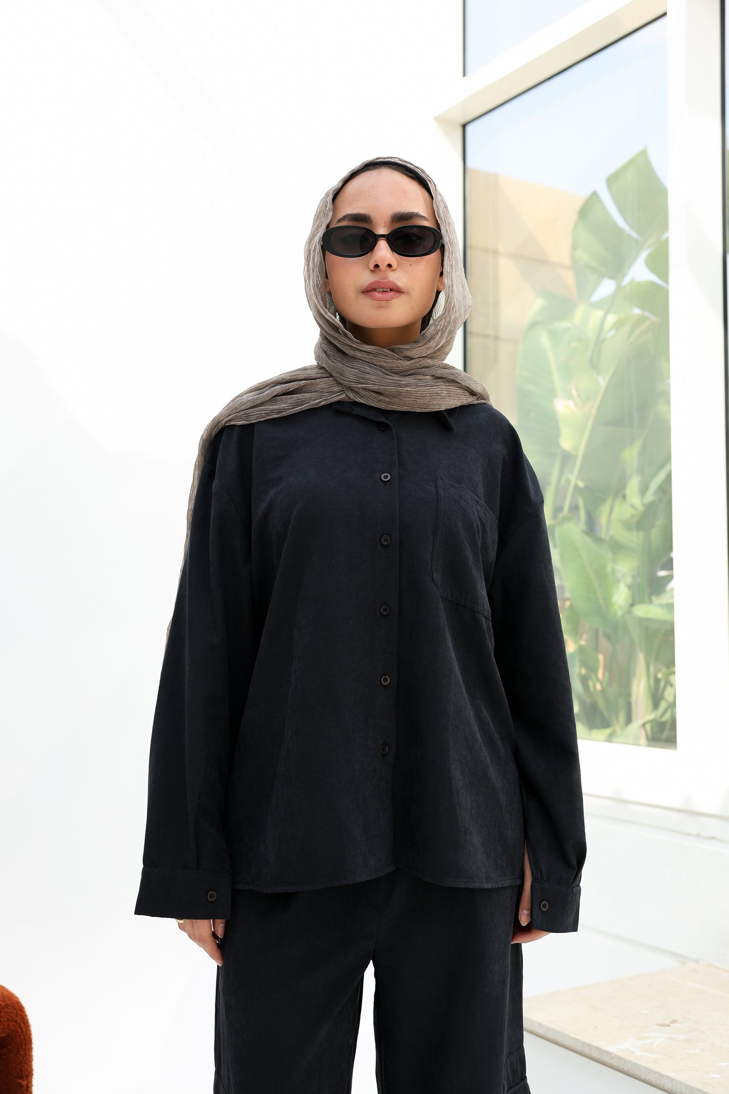 "Versatile Cobra-fabric shirt in old navy قميص من خامة الكوبرا بلون الازرق.