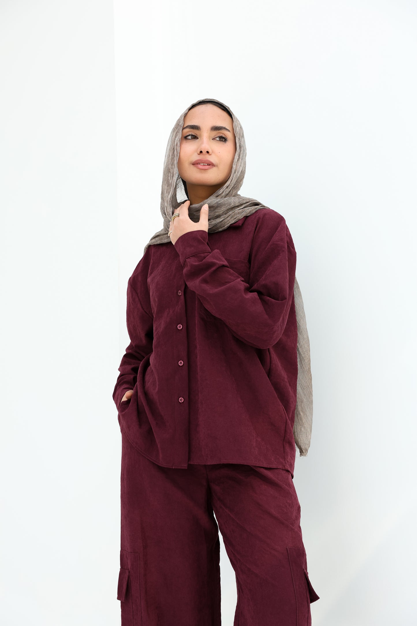Versatile Cobra-fabric shirt in Burgundy