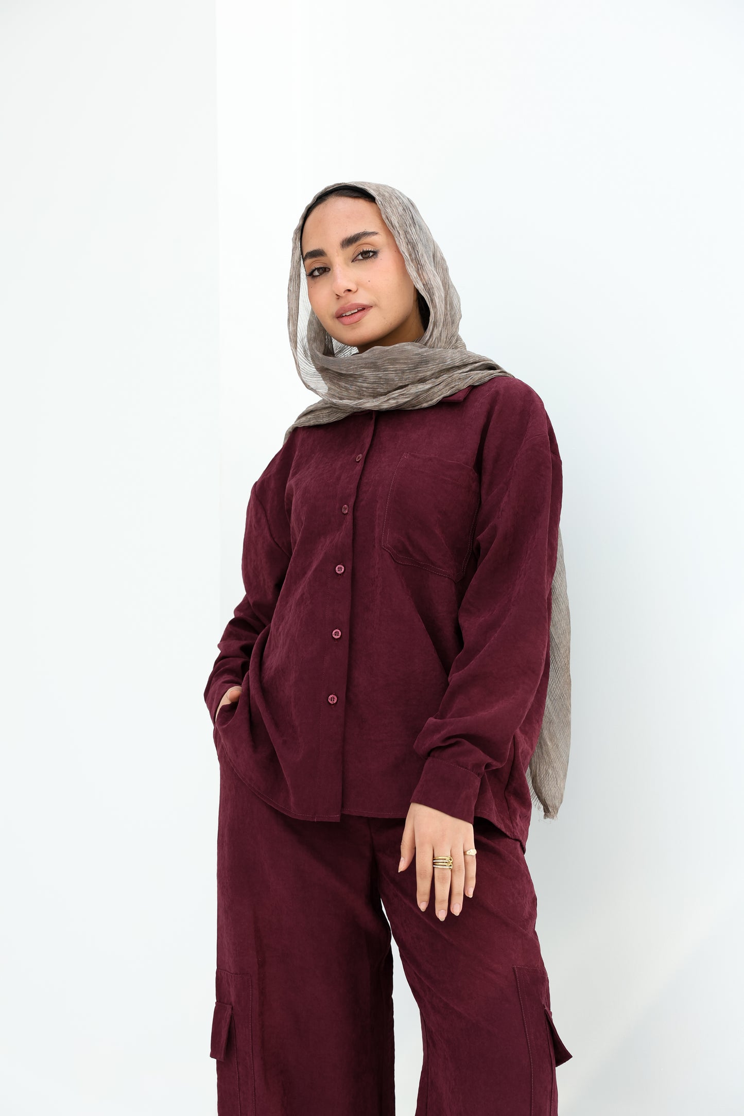 Versatile Cobra-fabric shirt in Burgundy