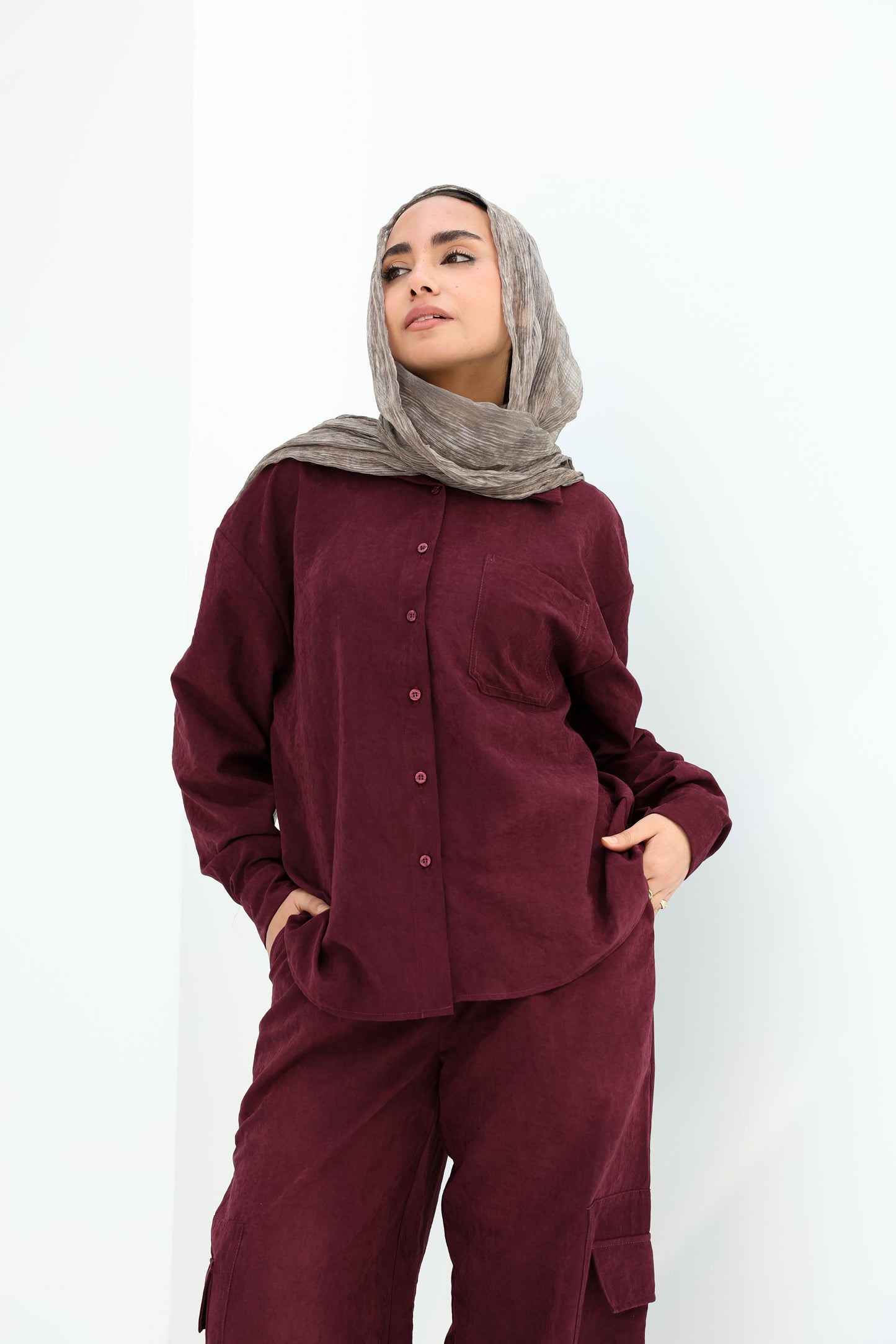 Versatile Cobra-fabric shirt in Burgundy