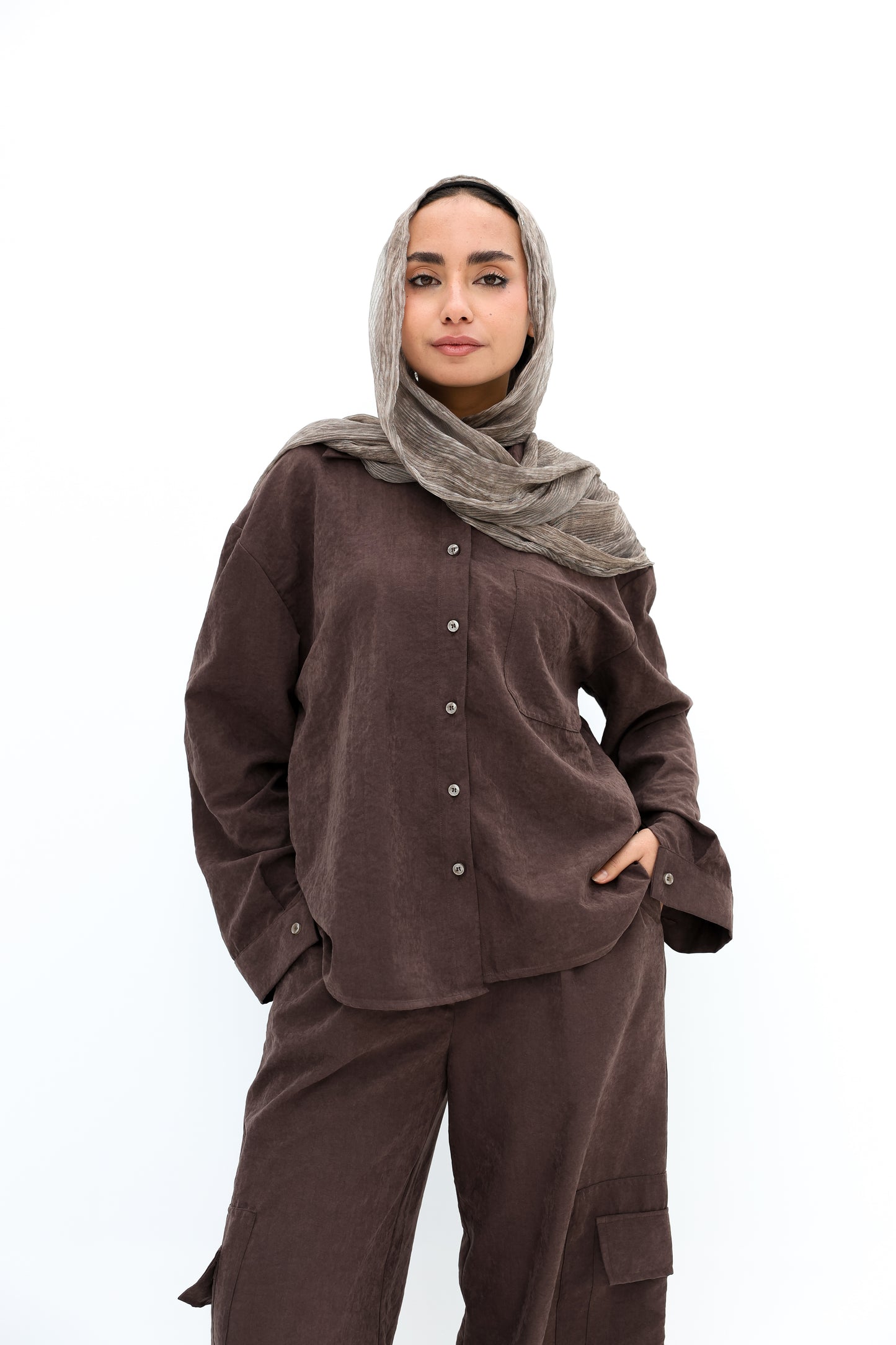 Versatile Cobra-fabric shirt in Mocha