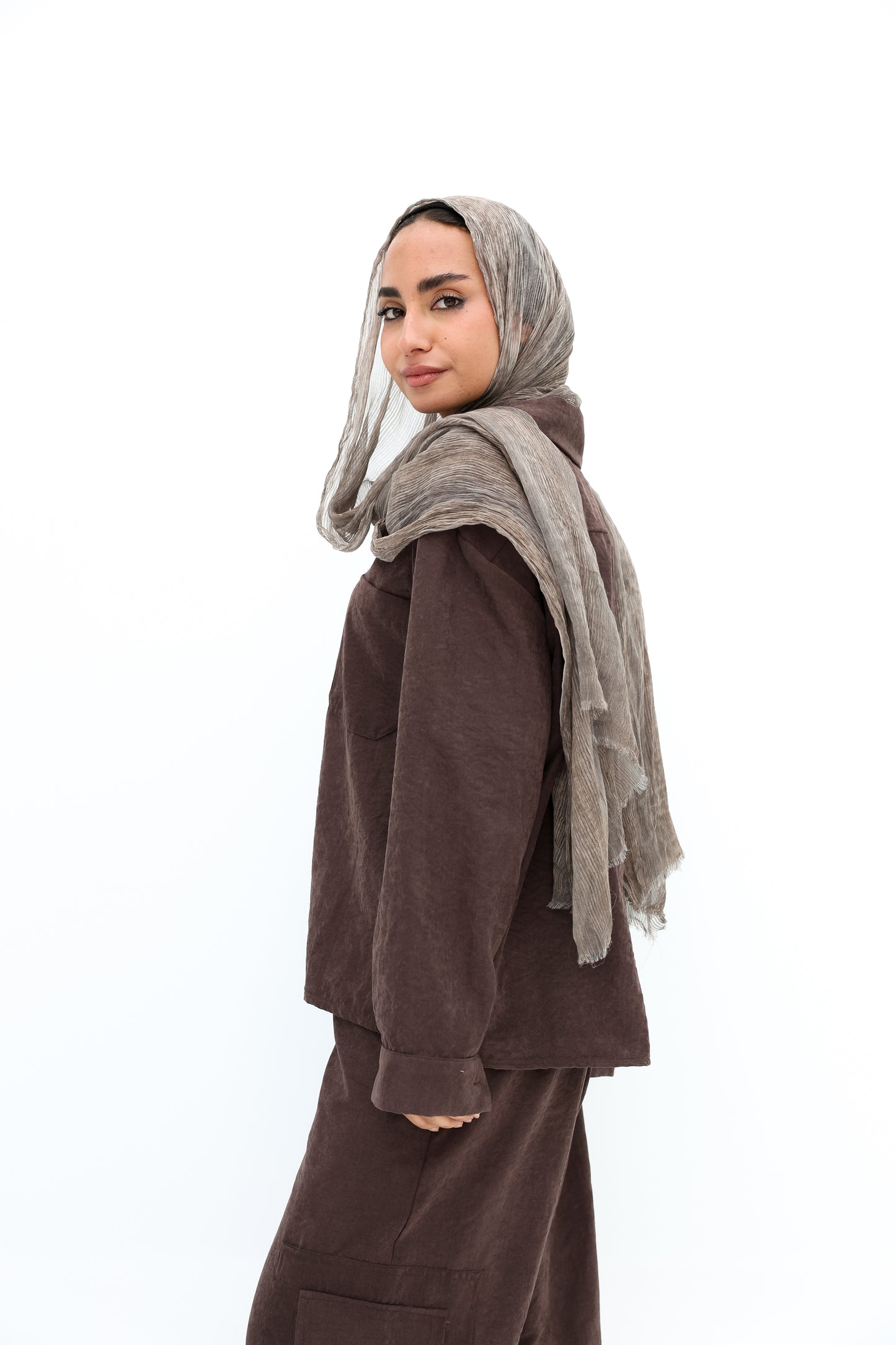 Versatile Cobra-fabric shirt in Mocha