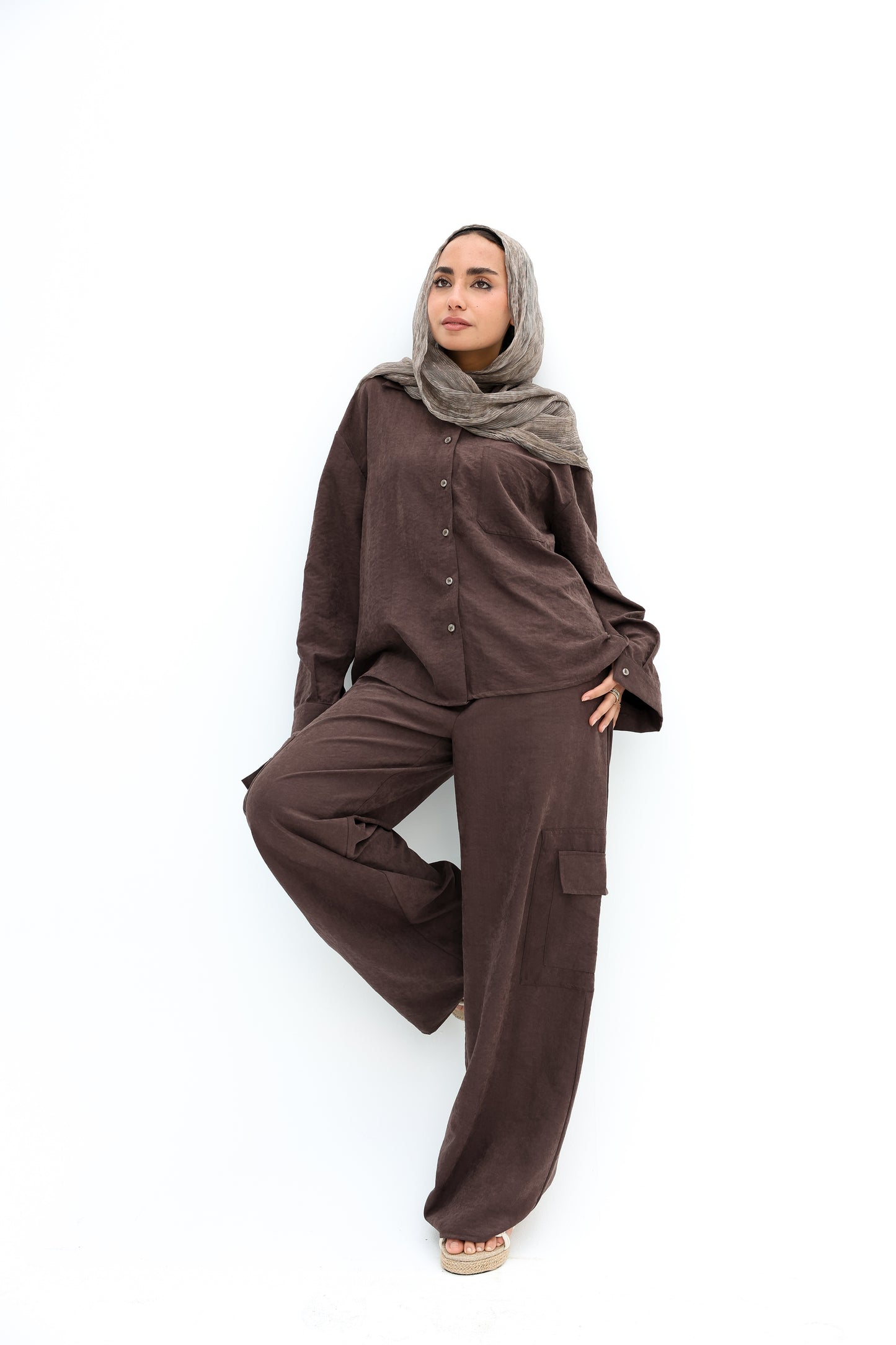 Versatile Cobra-fabric shirt in Mocha